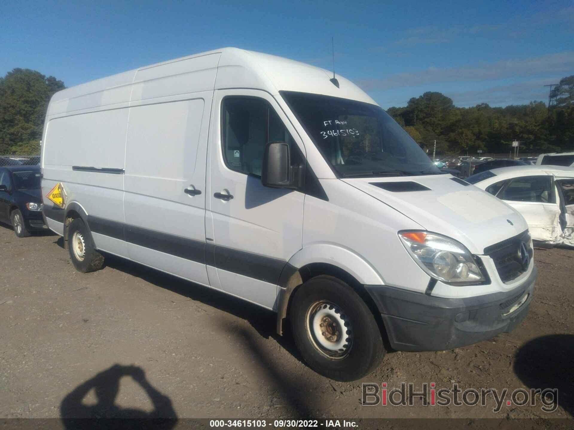 Photo WD3PE8CB5B5600136 - MERCEDES-BENZ SPRINTER CARGO VANS 2011