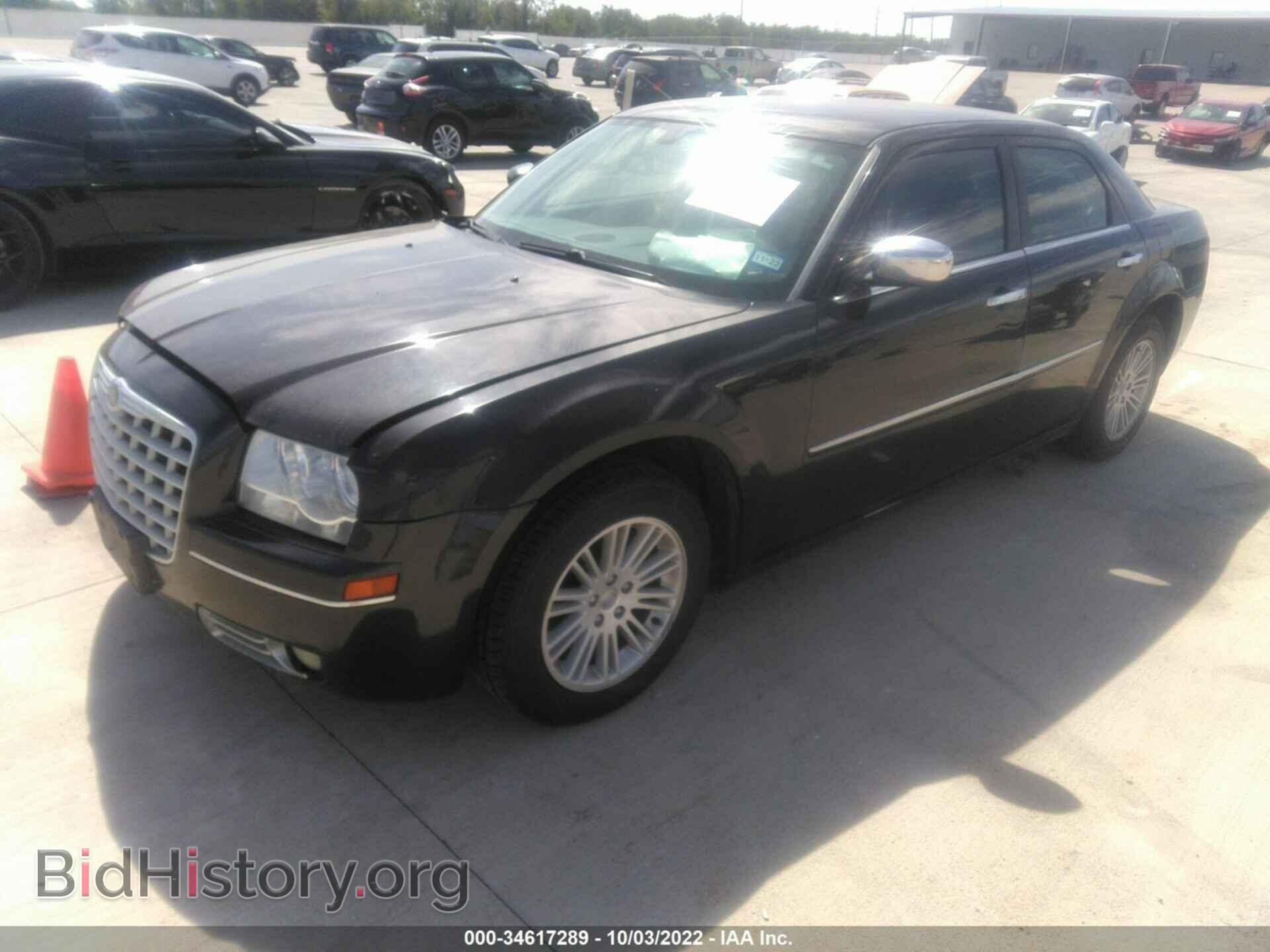 2010 CHRYSLER 300 - VIN: 2C3CA5CV7AH233261 - Фото 2