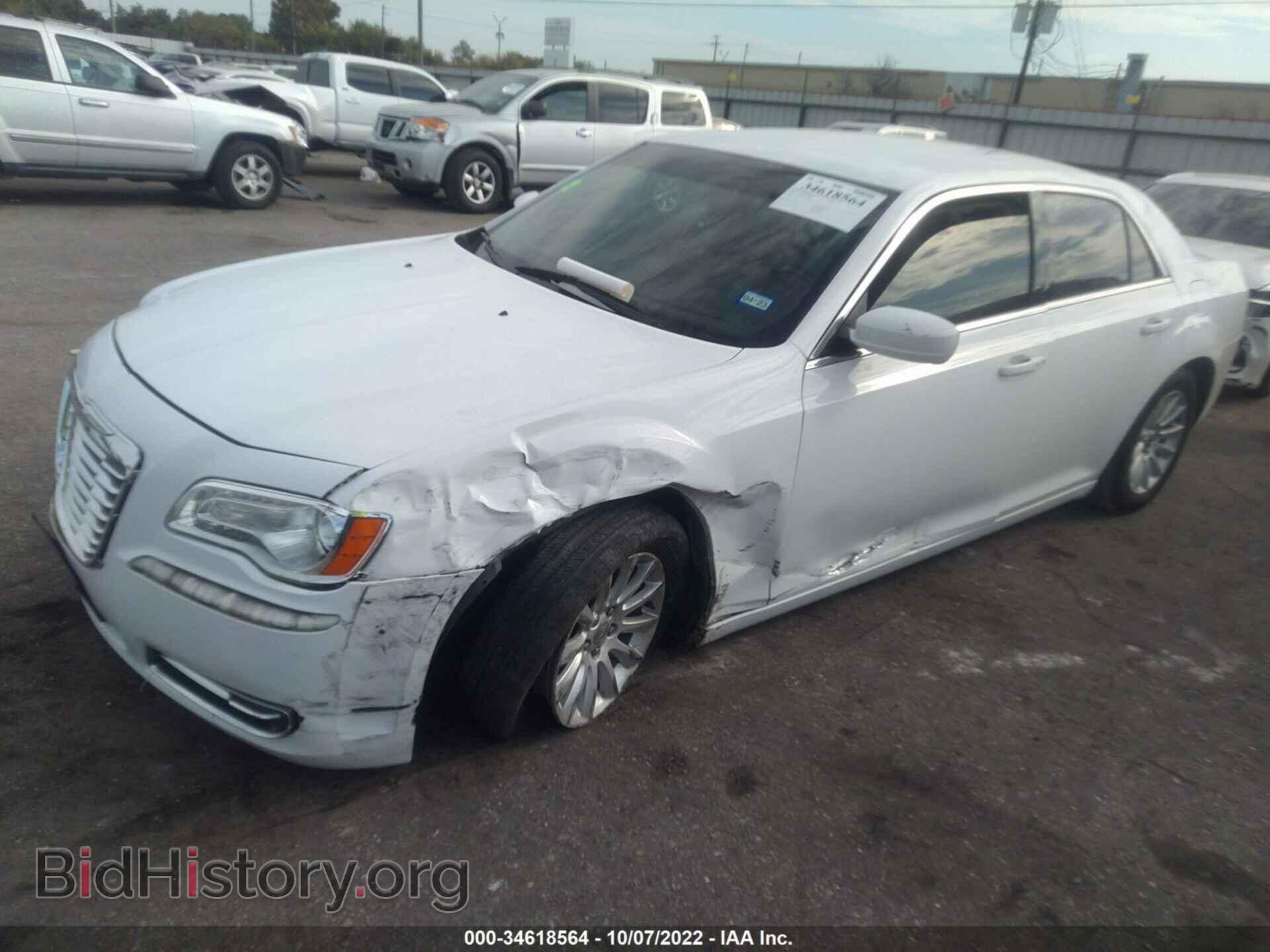 2013 CHRYSLER 300 - VIN: 2C3CCAAG0DH508562 - Фото 2