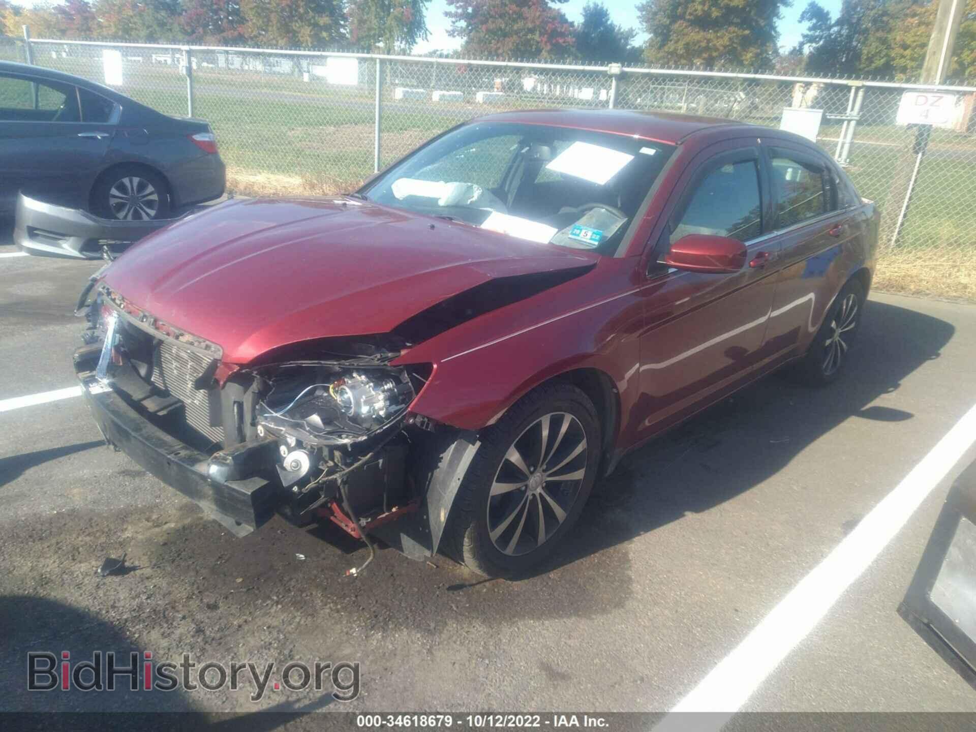 2013 CHRYSLER 200 - VIN: 1C3CCBCG2DN683549 - Фото 2