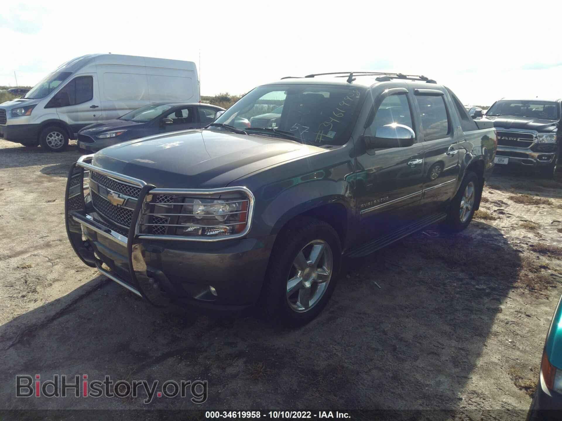 2011 CHEVROLET AVALANCHE - VIN: 3GNTKGE30BG120518 - Фото 2