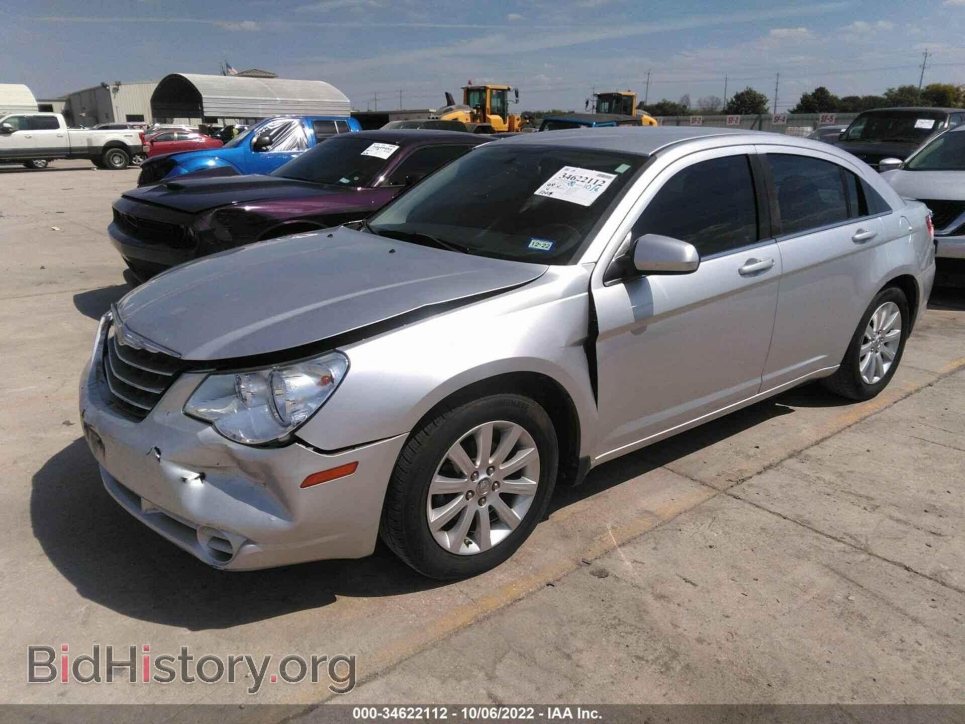 2010 CHRYSLER SEBRING - VIN: 1C3CC5FB1AN213655 - Фото 2