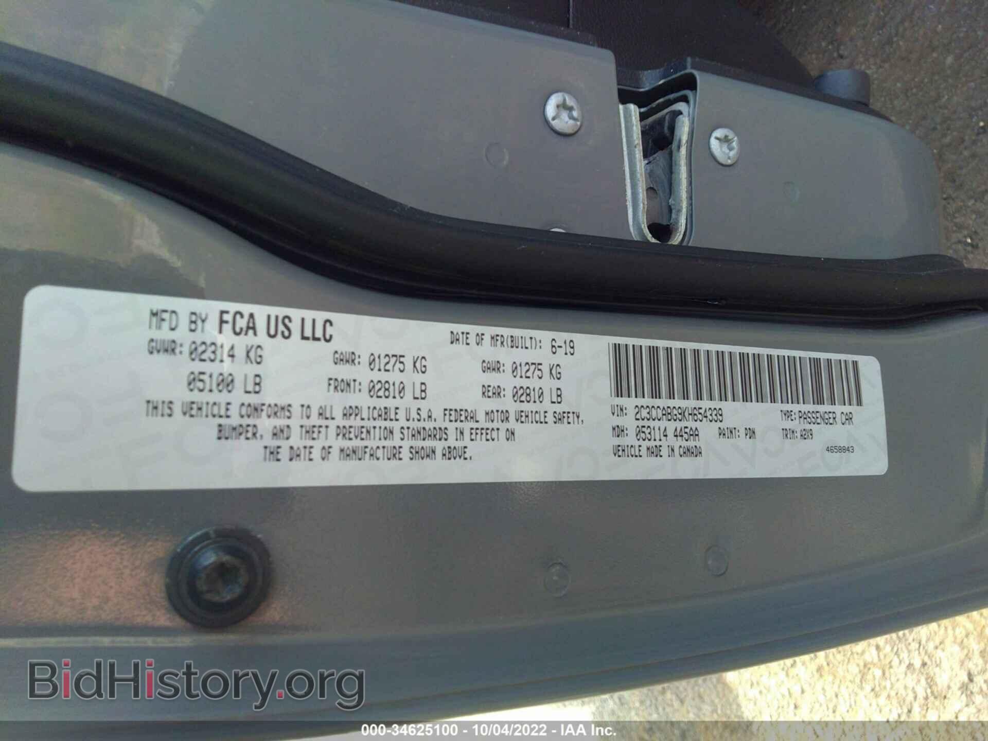2019 CHRYSLER 300 - VIN: 2C3CCABG9KH654339 - Фото 9