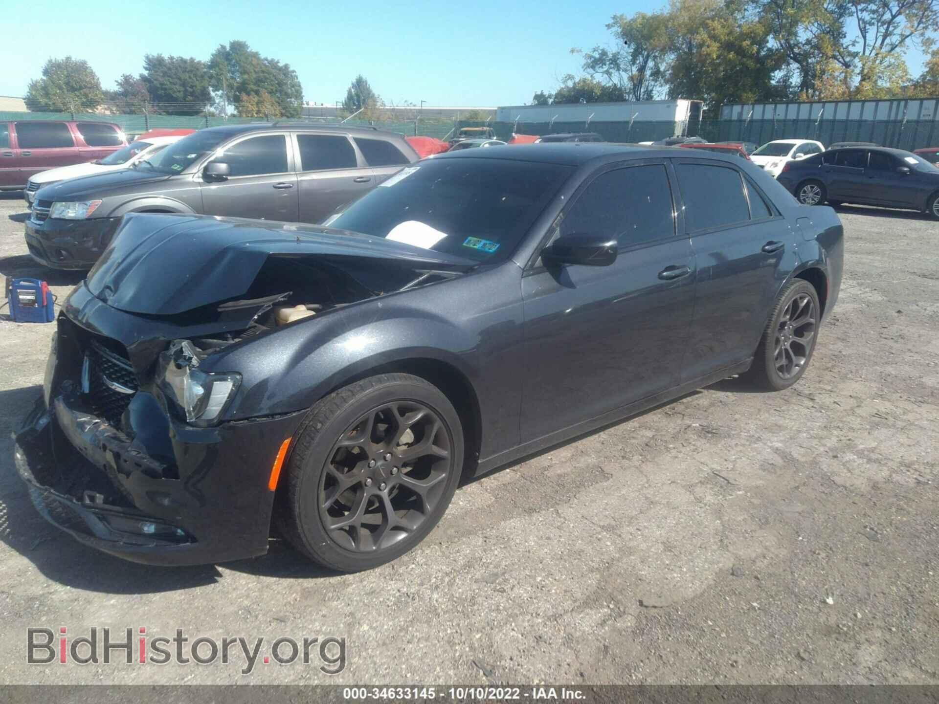 2019 CHRYSLER 300 - VIN: 2C3CCABG3KH689488 - Фото 2