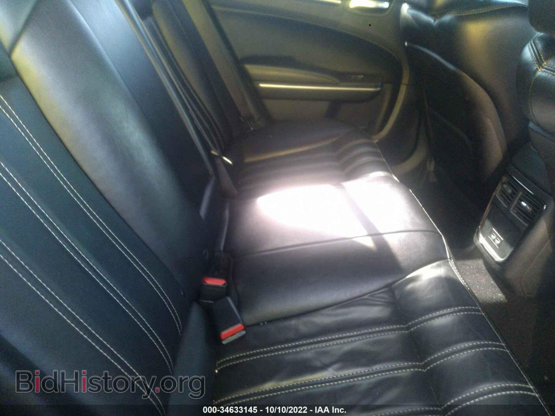 2019 CHRYSLER 300 - VIN: 2C3CCABG3KH689488 - Фото 8