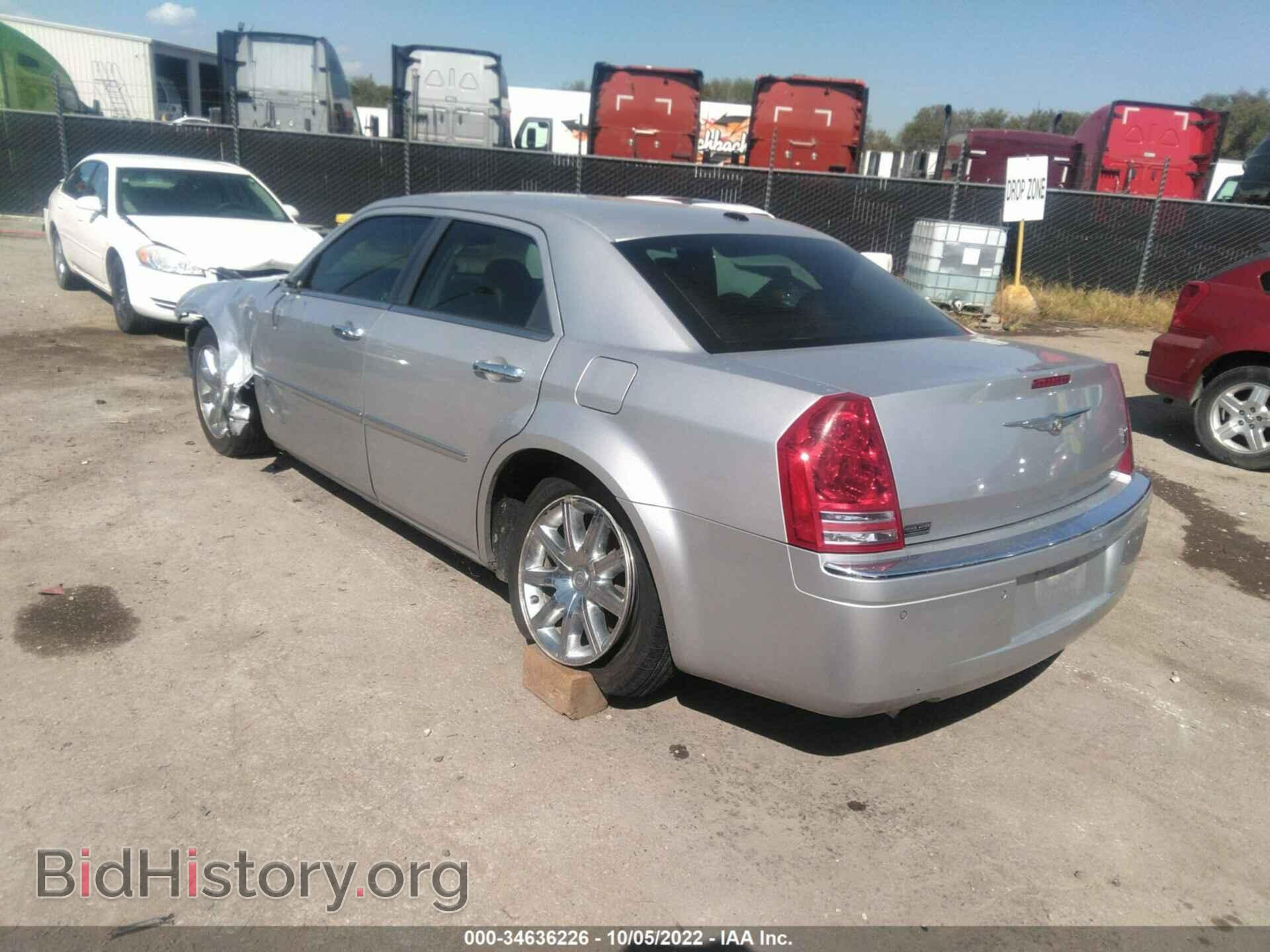 2010 CHRYSLER 300 - VIN: 2C3CA6CTXAH126080 - Фото 3