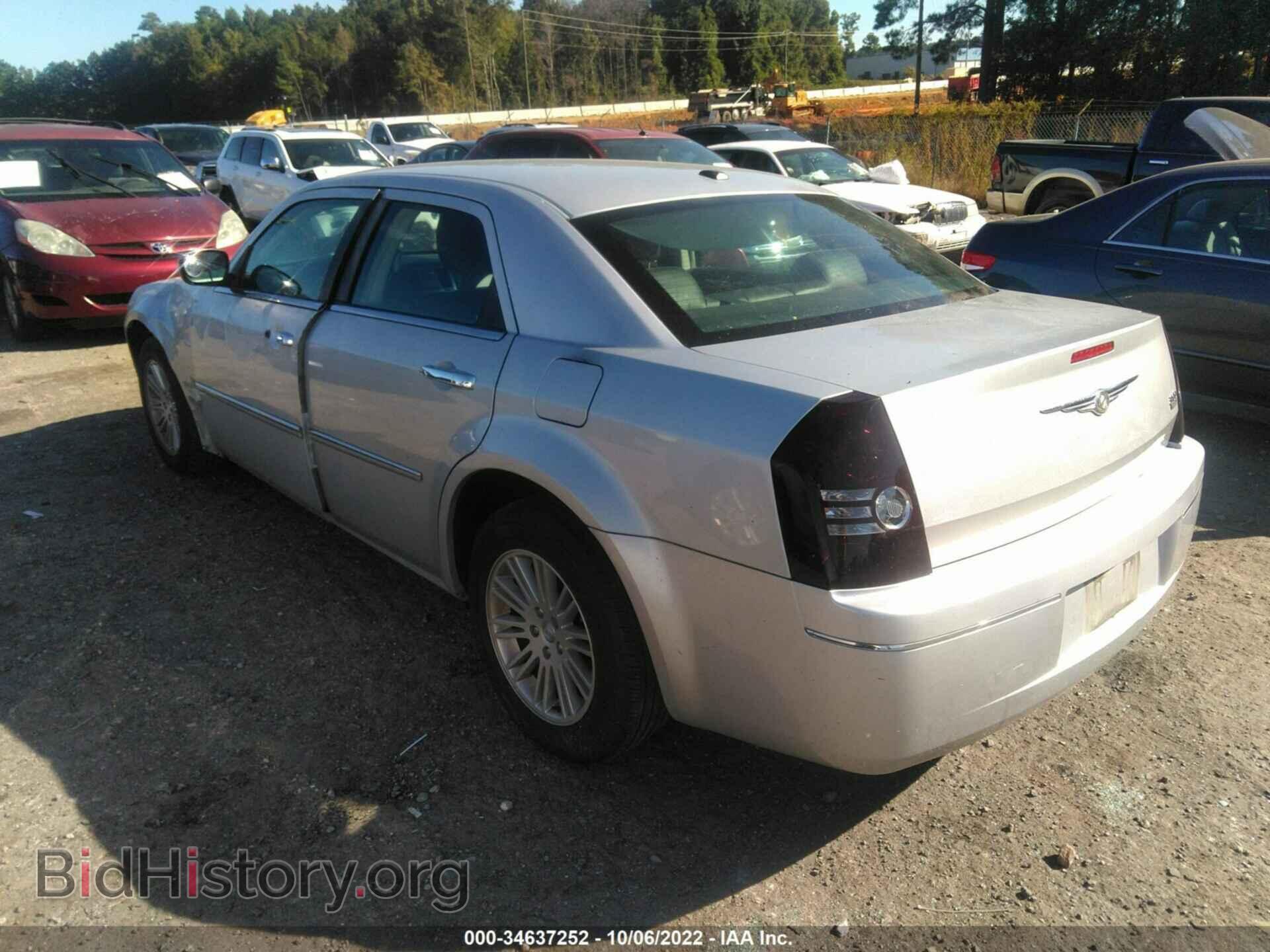 2010 CHRYSLER 300 - VIN: 2C3CA5CVXAH225557 - Фото 3
