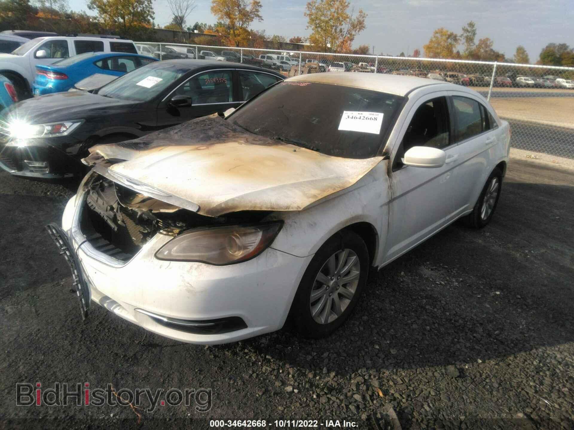 2013 CHRYSLER 200 - VIN: 1C3CCBBB0DN514104 - Фото 2