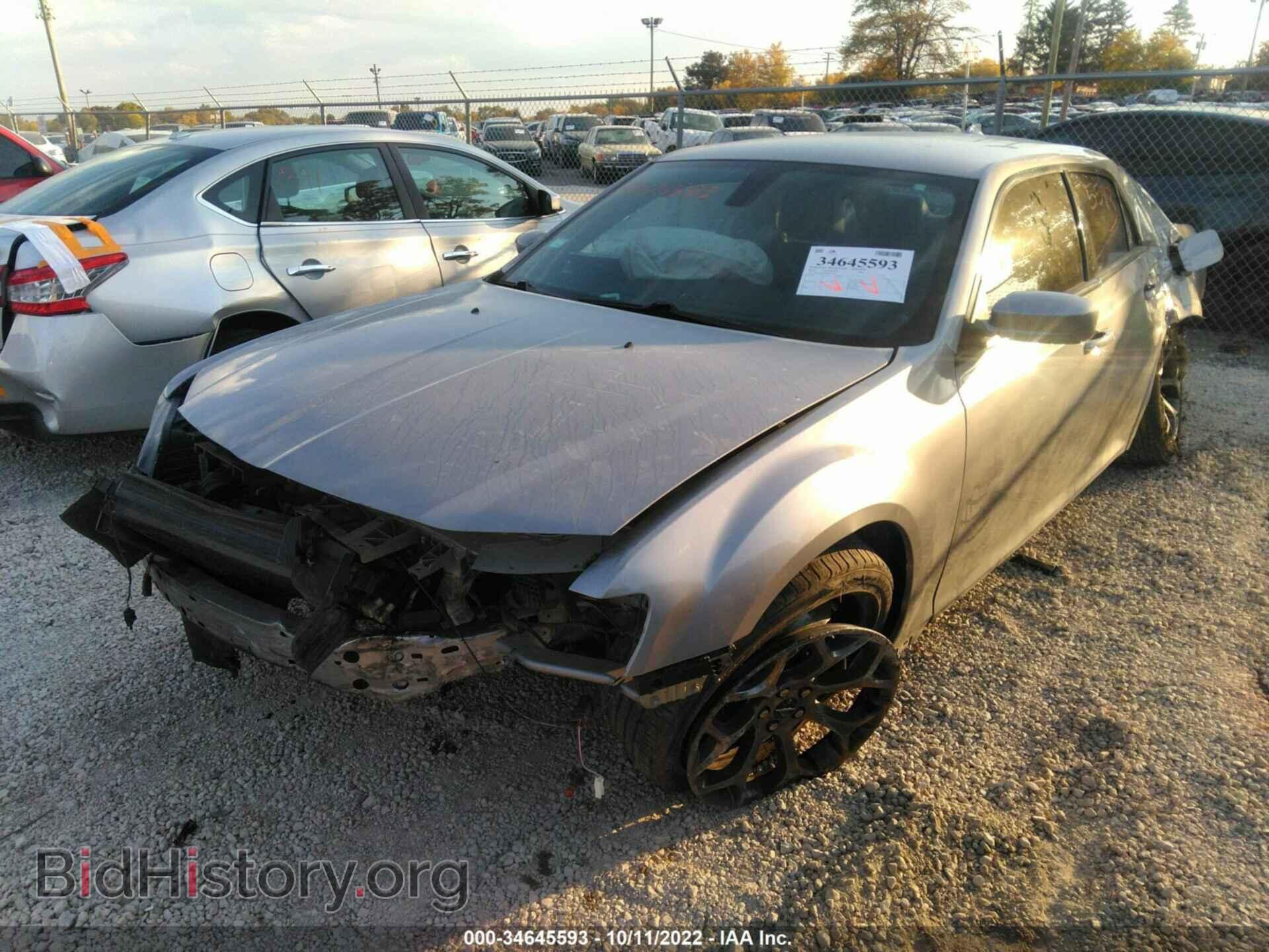 2018 CHRYSLER 300 - VIN: 2C3CCABG8JH214532 - Фото 2
