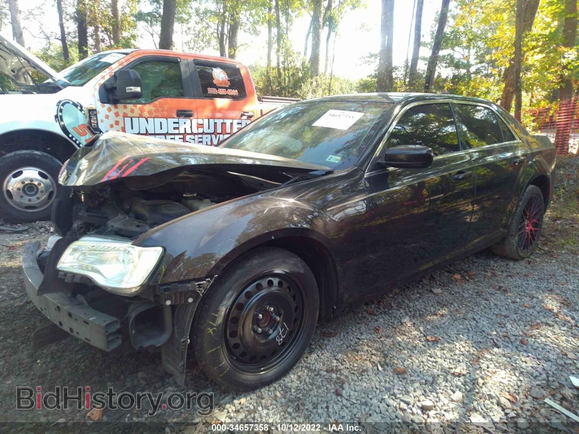 2017 CHRYSLER 300 - VIN: 2C3CCAAGXHH612725 - Фото 2