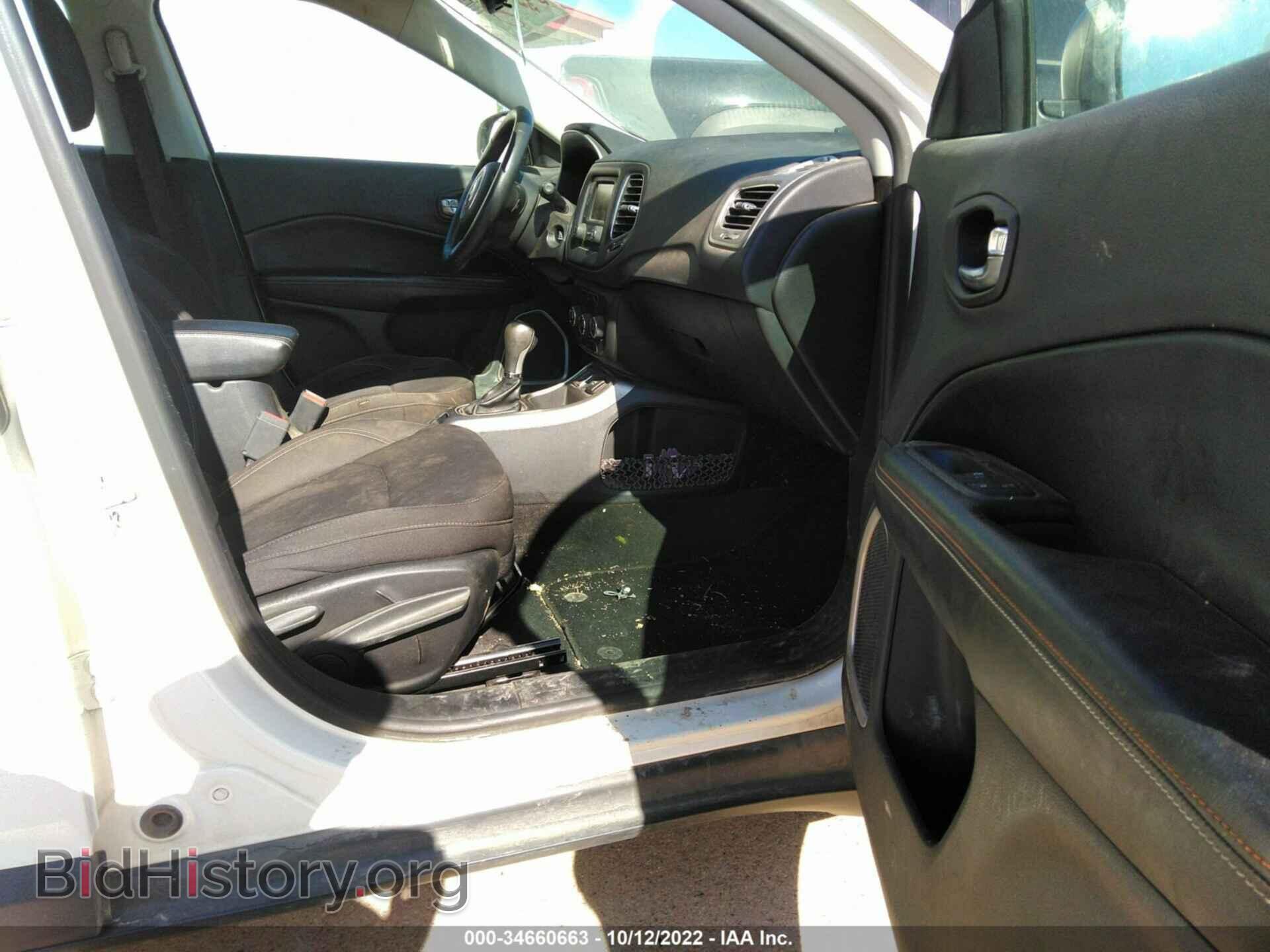 2018 JEEP COMPASS - VIN: 3C4NJCAB9JT263497 - Фото 5