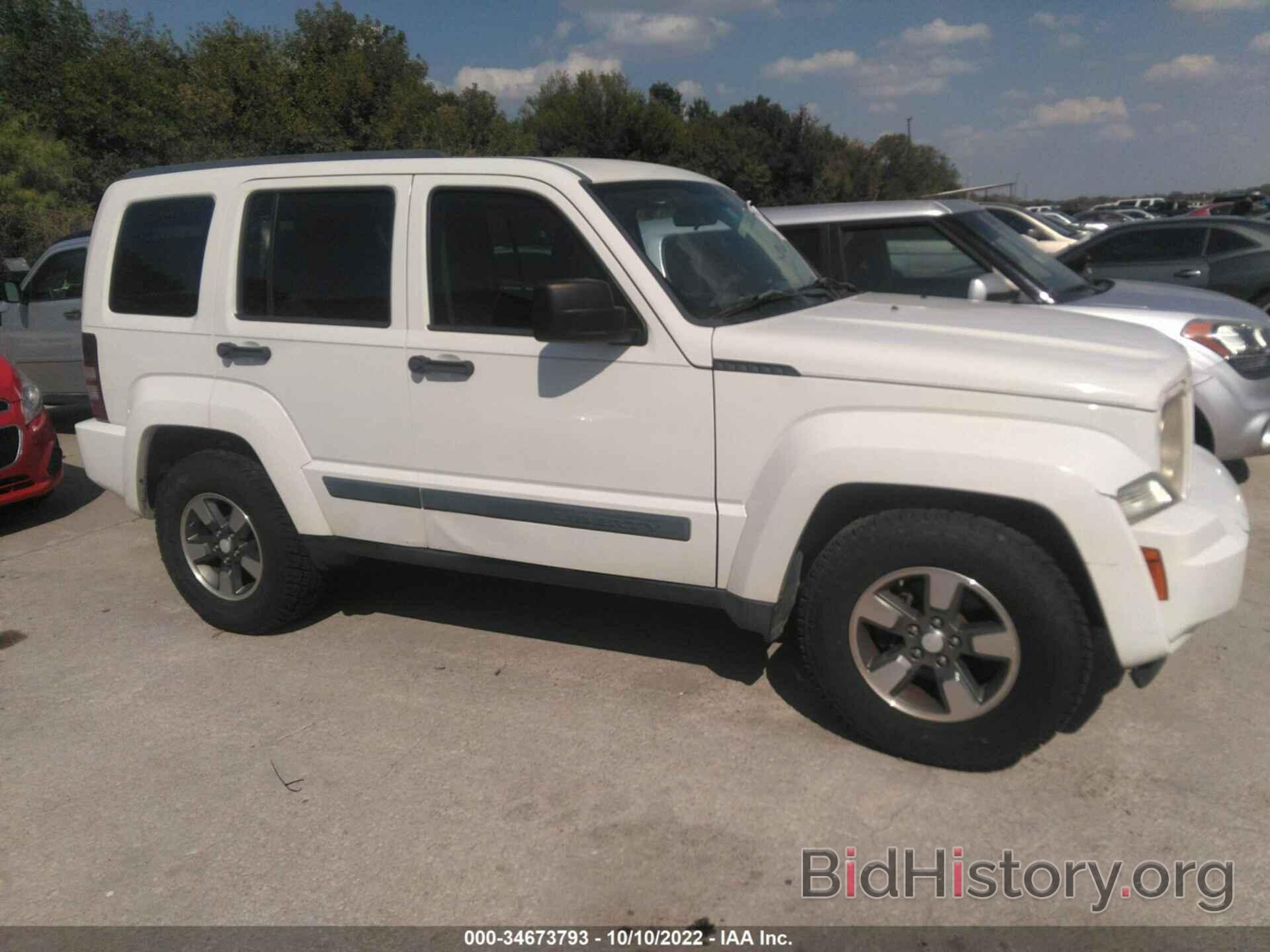 Photo 1J8GP28K18W188959 - JEEP LIBERTY 2008