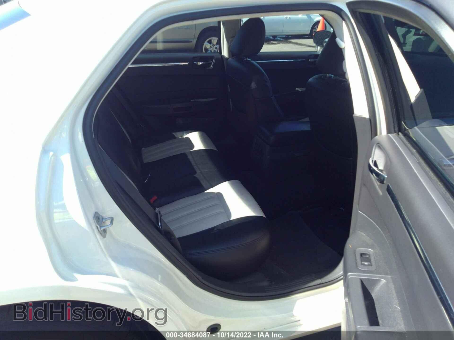 2010 CHRYSLER 300 - VIN: 2C3CA4CD6AH221796 - Фото 8