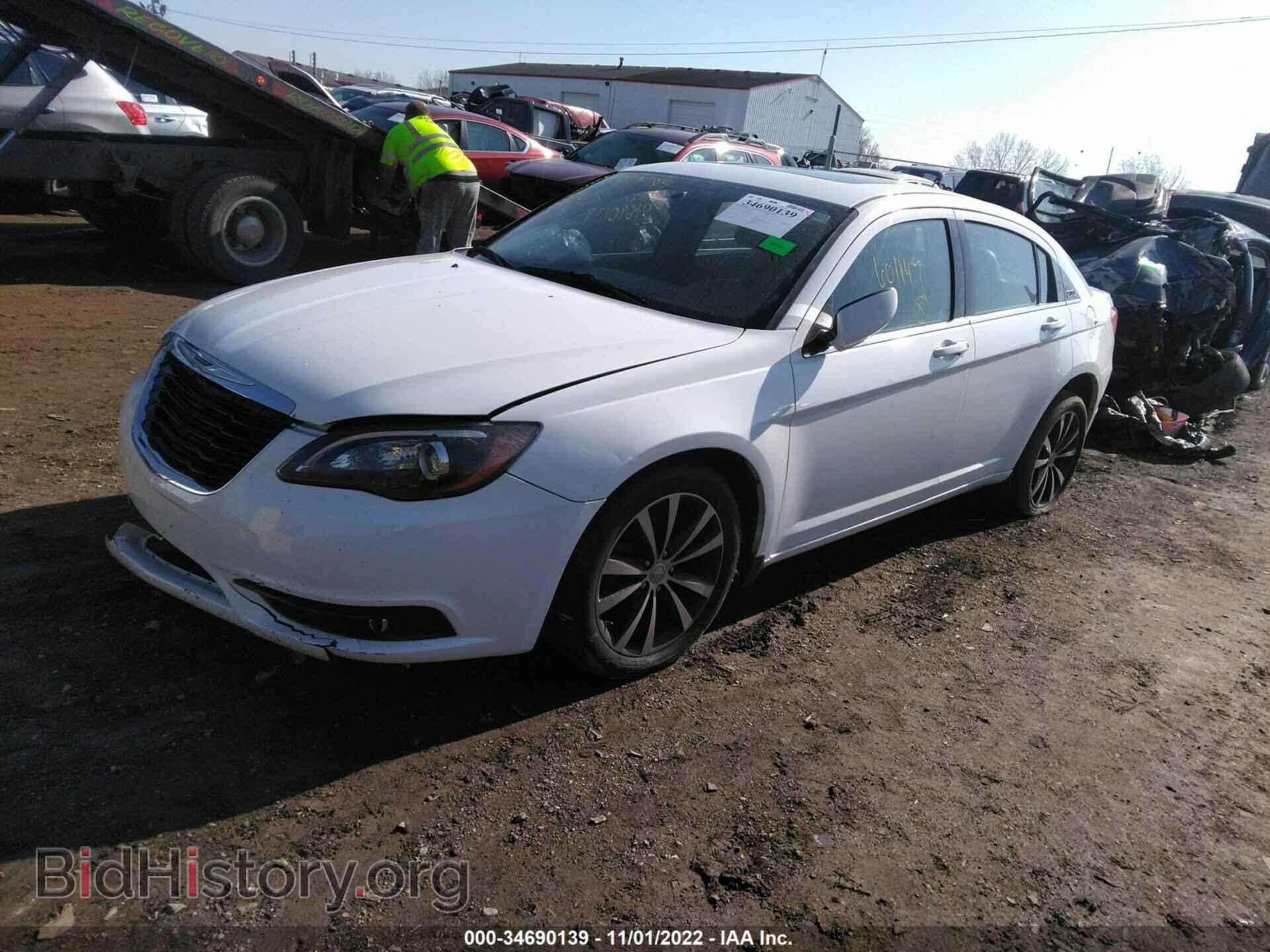 2013 CHRYSLER 200 - VIN: 1C3CCBCG1DN601147 - Photo 2