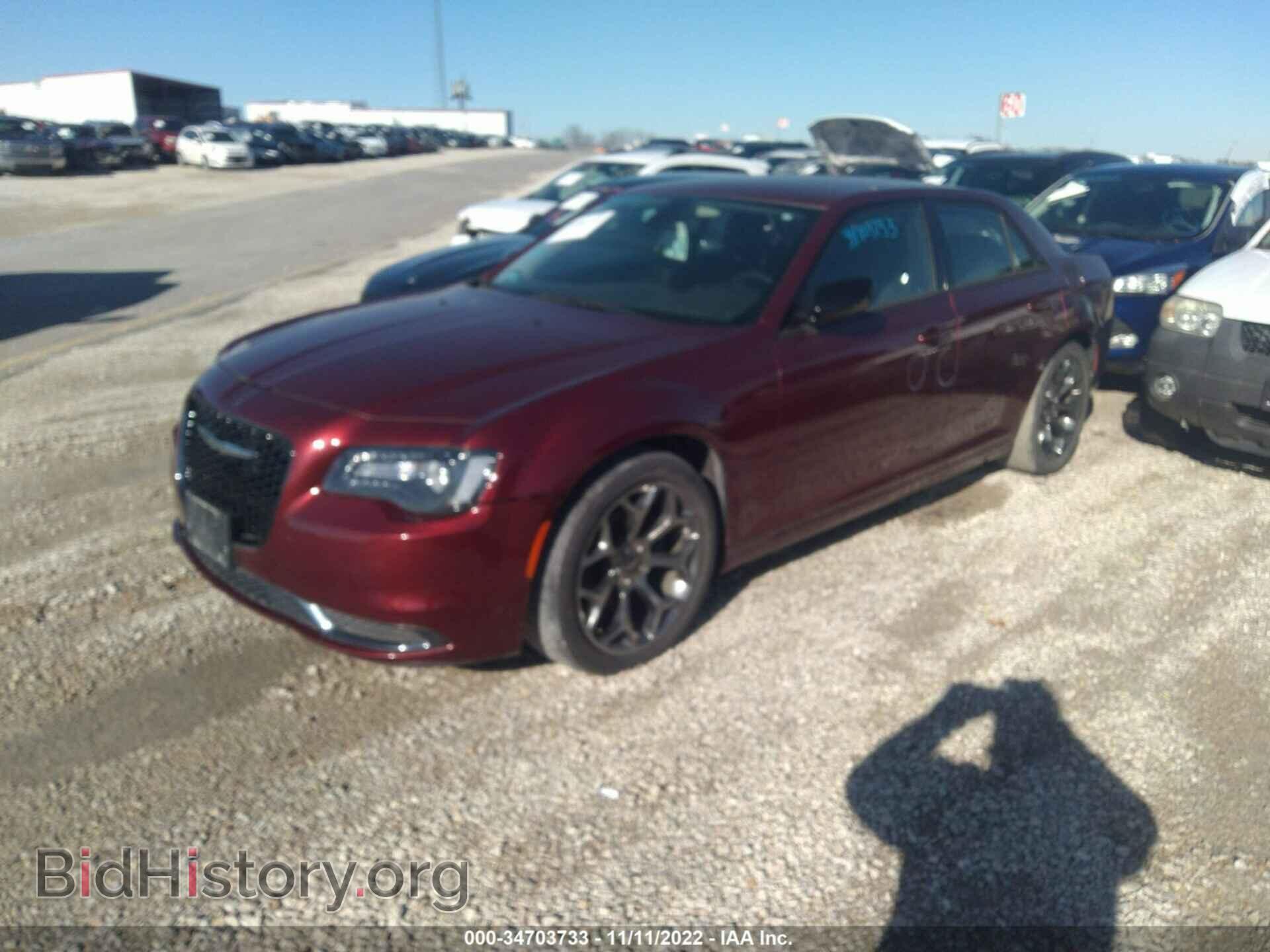 2018 CHRYSLER 300 - VIN: 2C3CCAAG2JH317009 - Фото 2