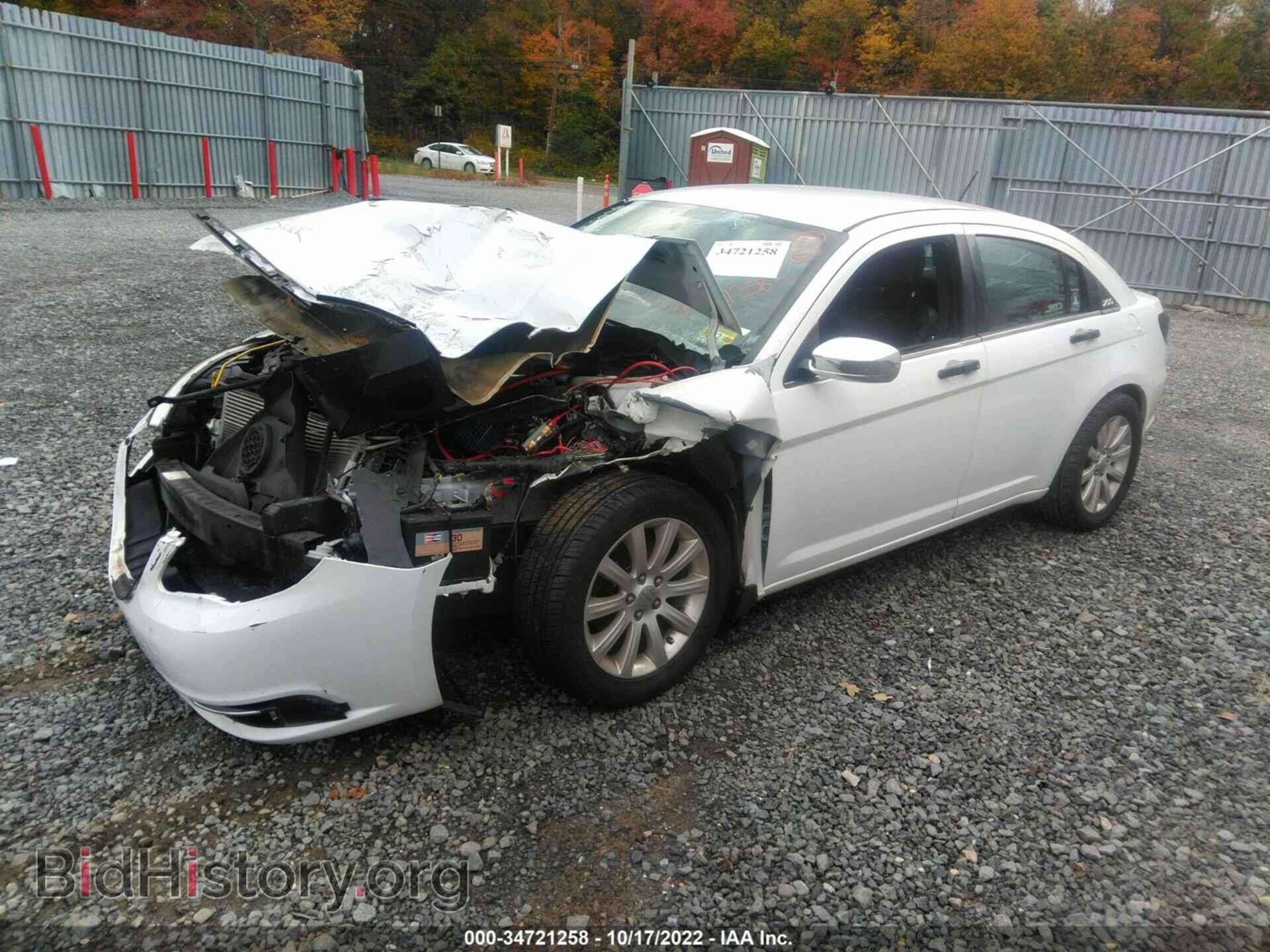 2013 CHRYSLER 200 - VIN: 1C3CCBCGXDN760832 - Фото 2