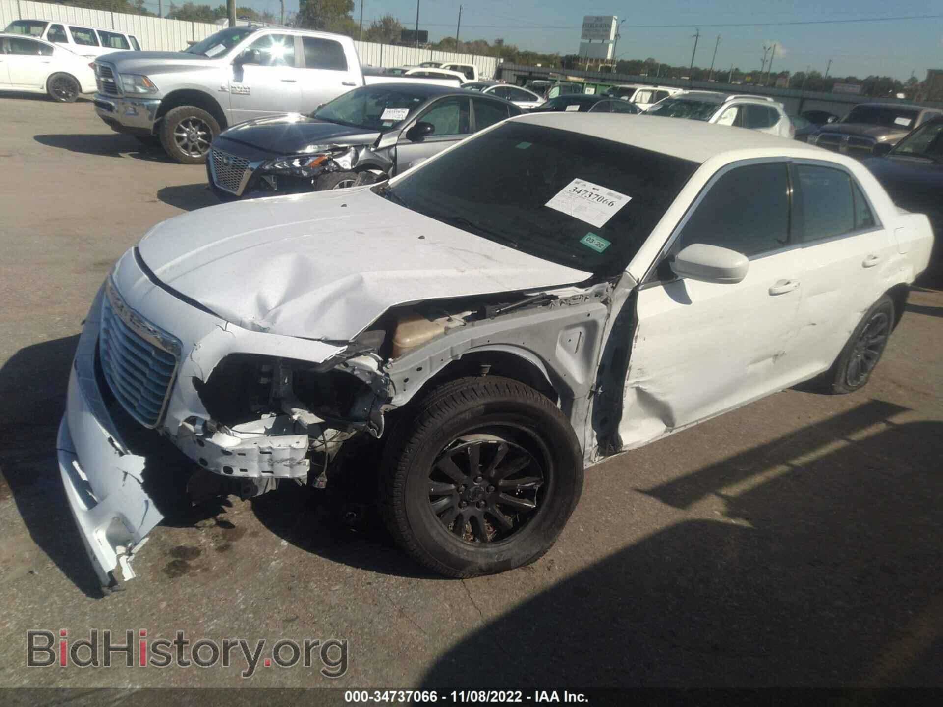 2014 CHRYSLER 300 - VIN: 2C3CCAAG2EH255570 - Фото 2