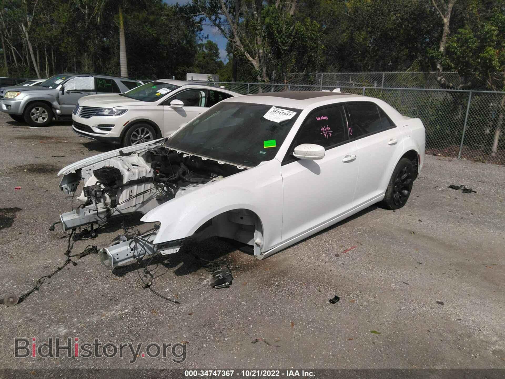 2015 CHRYSLER 300 - VIN: 2C3CCABG3FH756564 - Фото 2