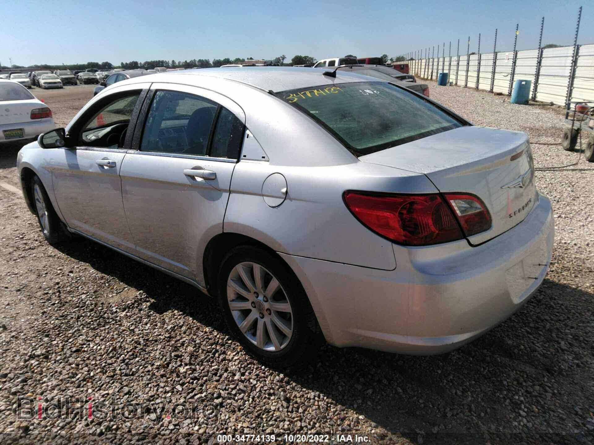 2010 CHRYSLER SEBRING - VIN: 1C3CC5FB3AN204715 - Фото 3