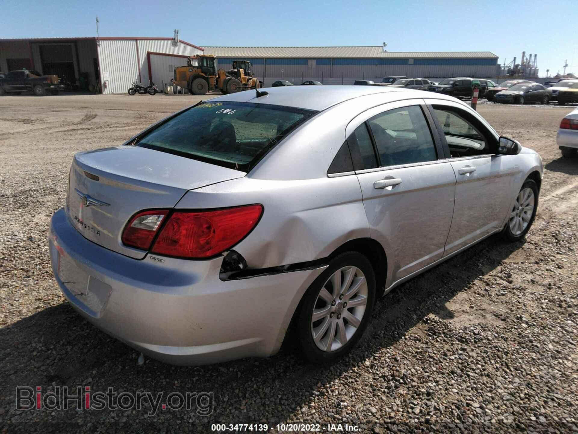 2010 CHRYSLER SEBRING - VIN: 1C3CC5FB3AN204715 - Фото 4