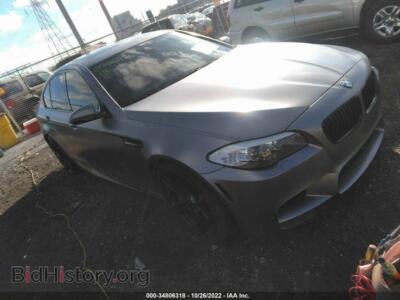 2013 BMW M5, серебристый — VIN WBSFV9C51DC773774, IAAI