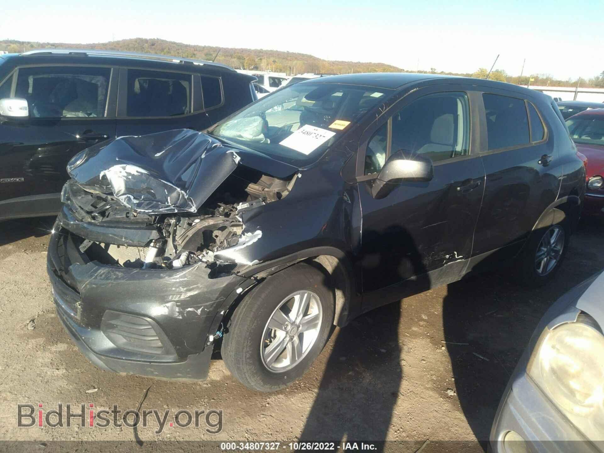 2020 CHEVROLET TRAX - VIN: 3GNCJKSB0LL218054 - Фото 2