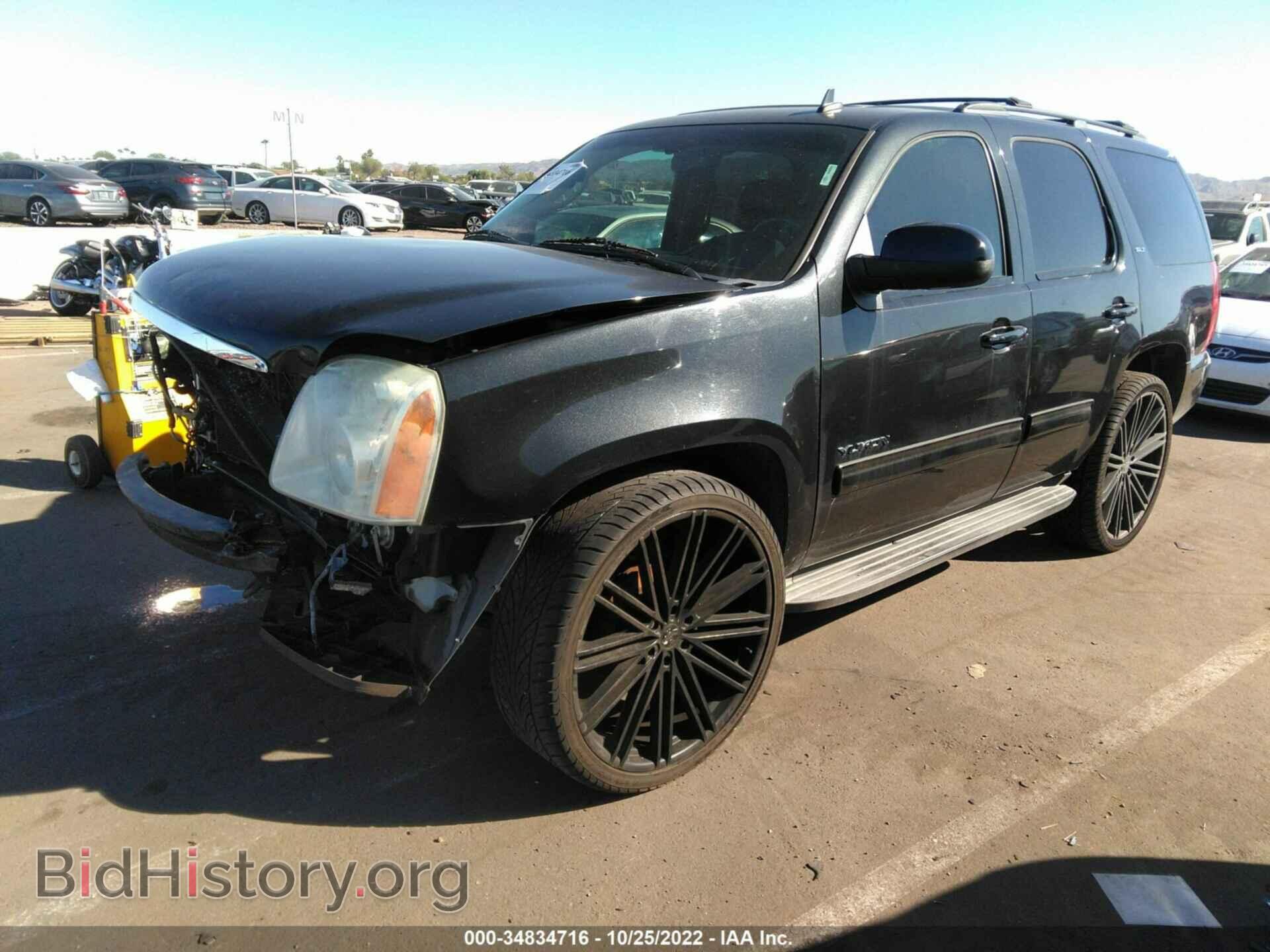 2011 GMC YUKON - VIN: 1GKS1CE08BR245583 - Фото 2