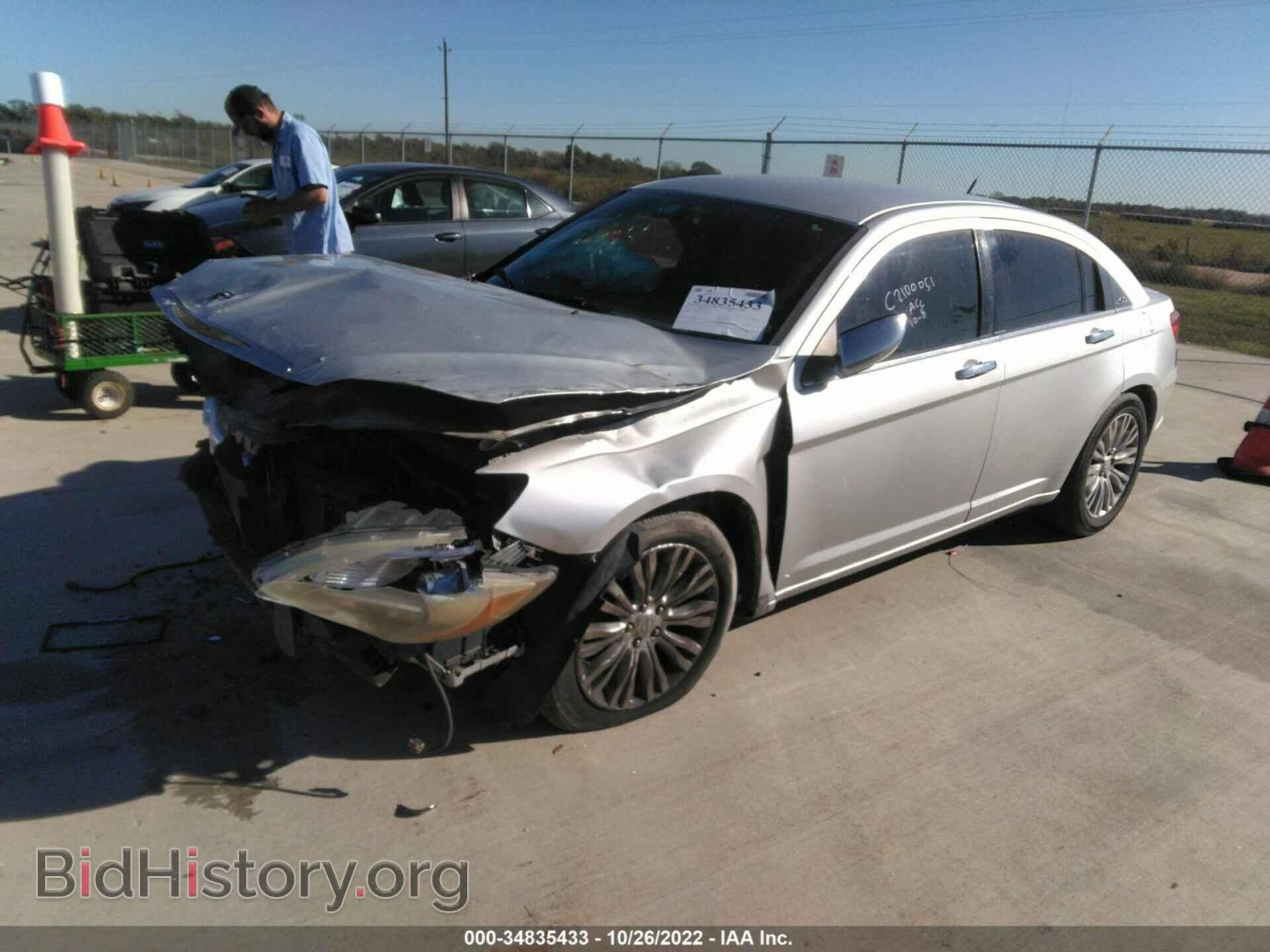 2011 CHRYSLER 200 - VIN: 1C3BC2FB9BN522057 - Photo 2