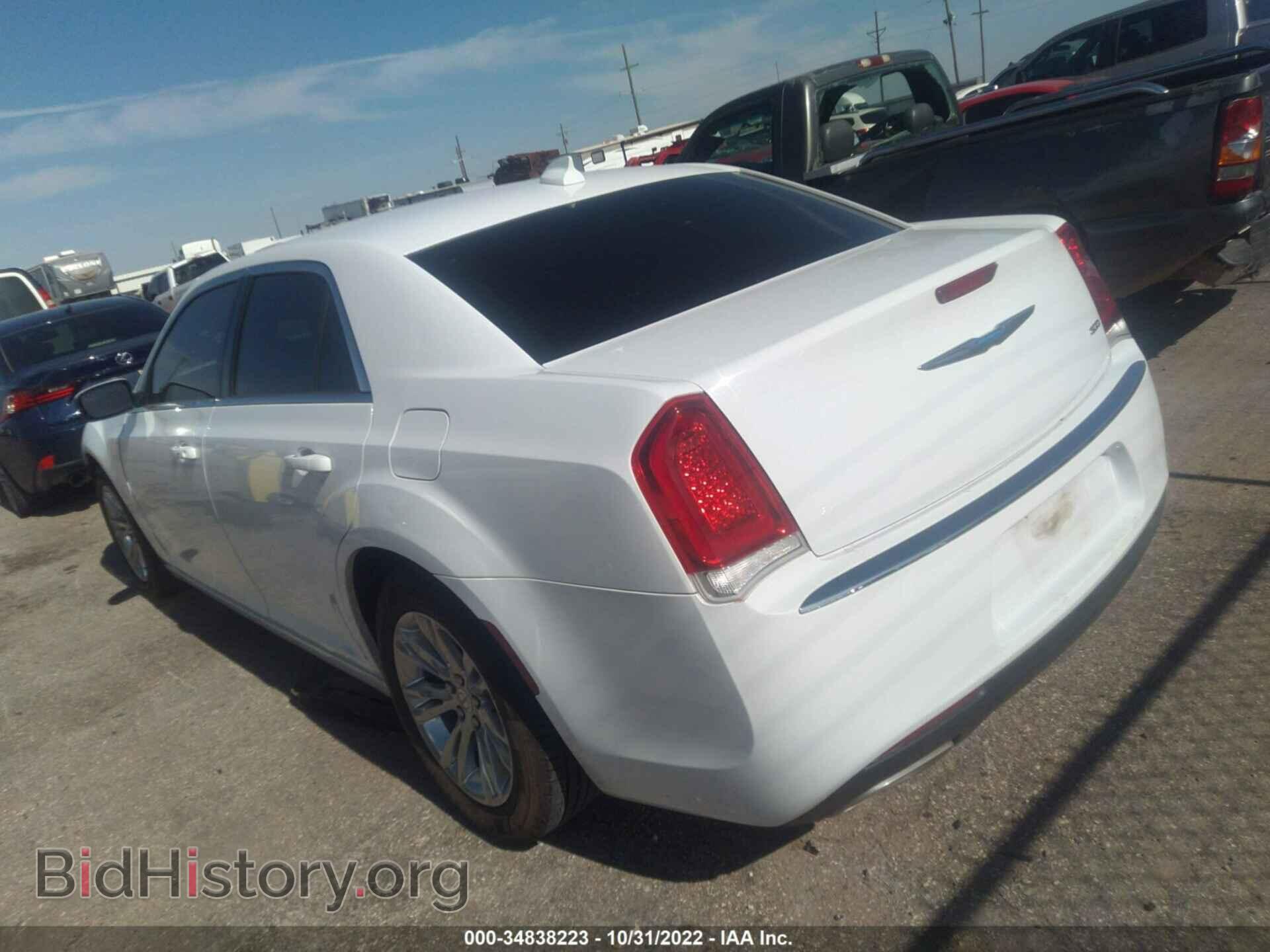 2018 CHRYSLER 300 - VIN: 2C3CCAAG7JH275954 - Фото 3