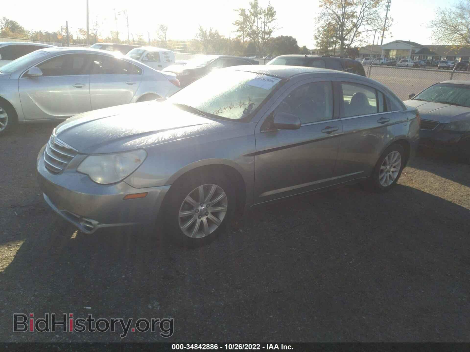 2010 CHRYSLER SEBRING - VIN: 1C3CC5FB9AN128031 - Фото 2