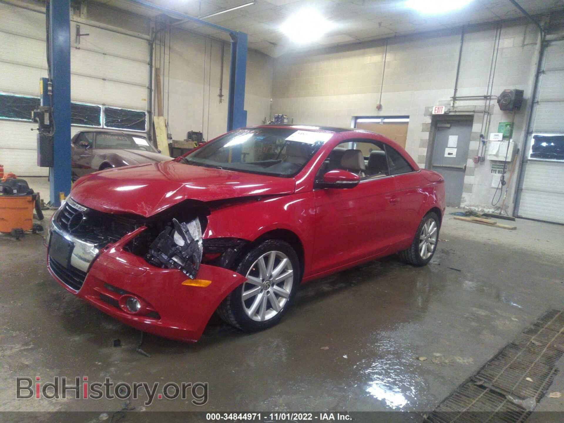 2009 VOLKSWAGEN EOS - VIN: WVWAA71FX9V015067 - Фото 2