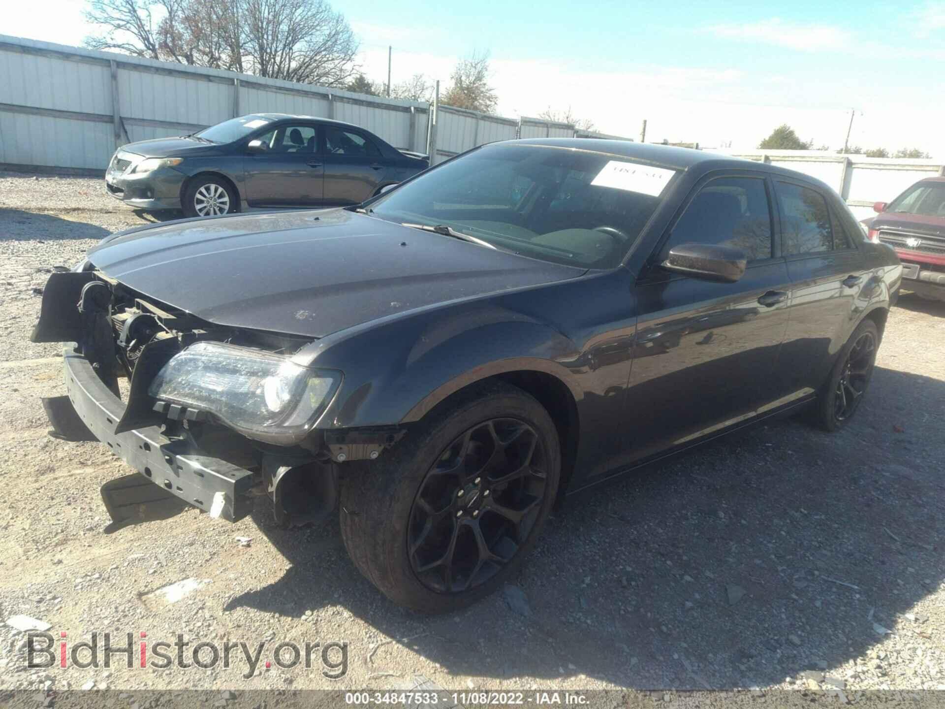 2019 CHRYSLER 300 - VIN: 2C3CCABG3KH601202 - Фото 2