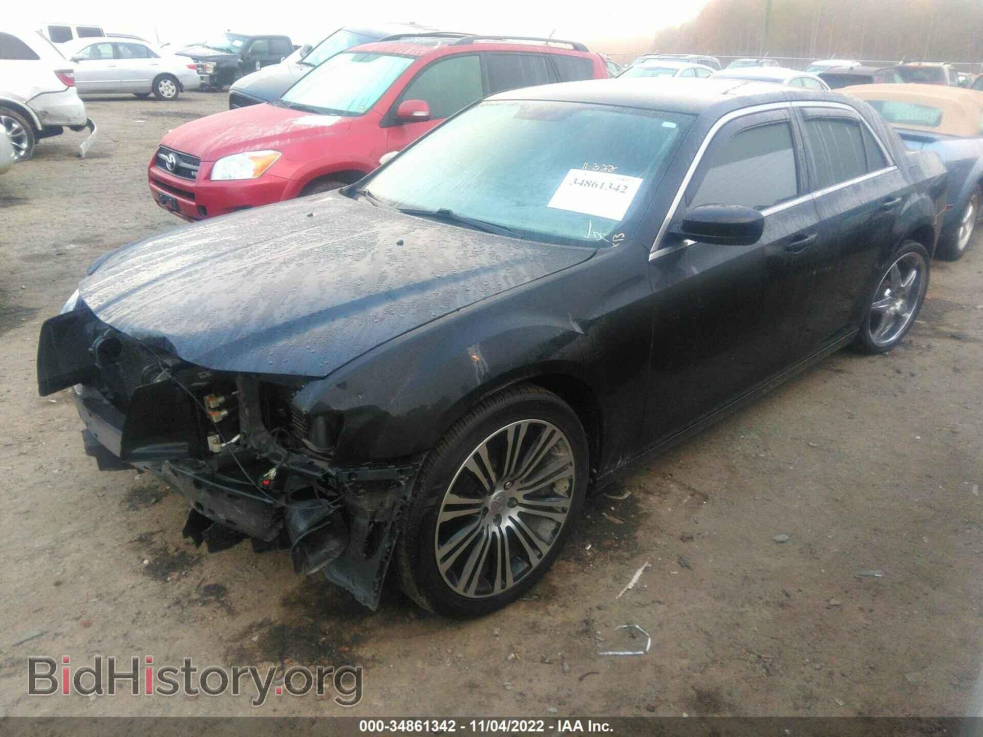 2013 CHRYSLER 300 - VIN: 2C3CCABGXDH529238 - Фото 2