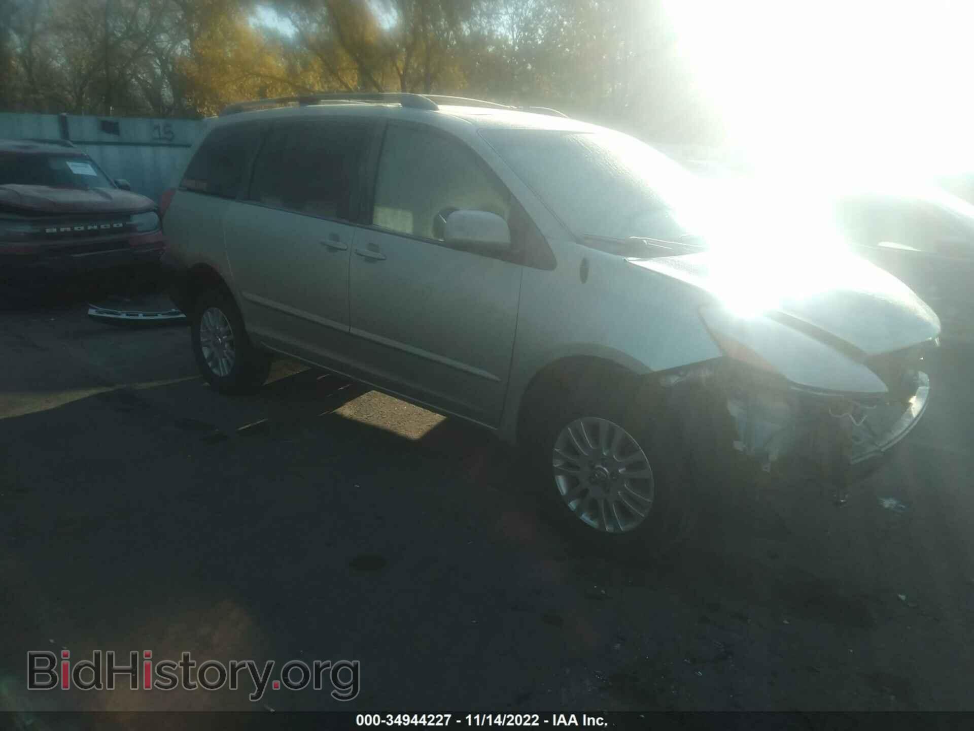 Photo 5TDBK22CX8S013739 - TOYOTA SIENNA 2008