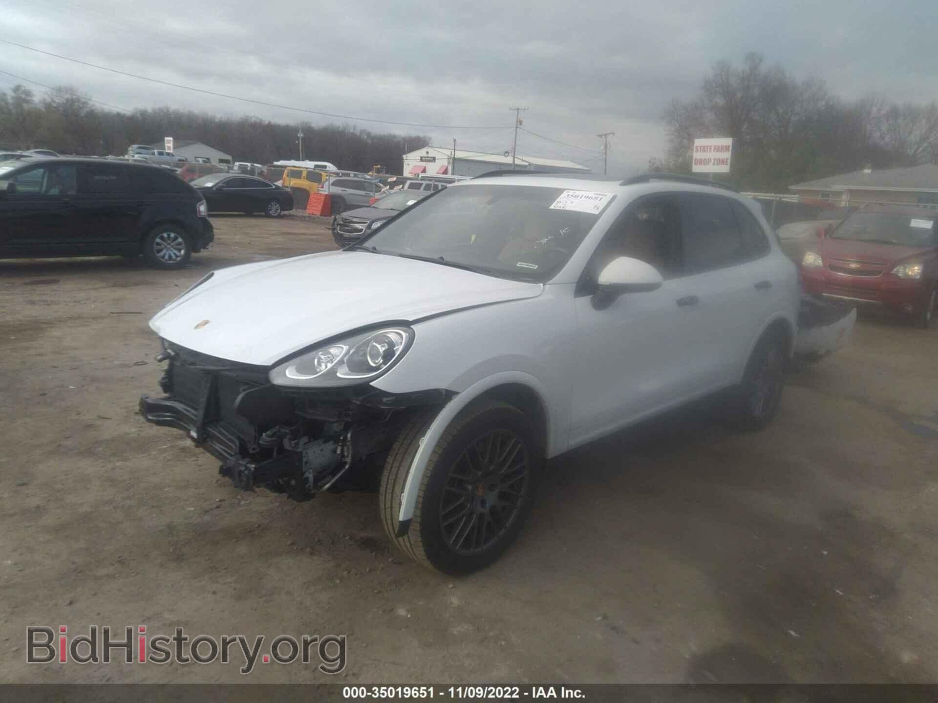 2017 PORSCHE CAYENNE - VIN: WP1AA2A20HKA87880 - Photo 2