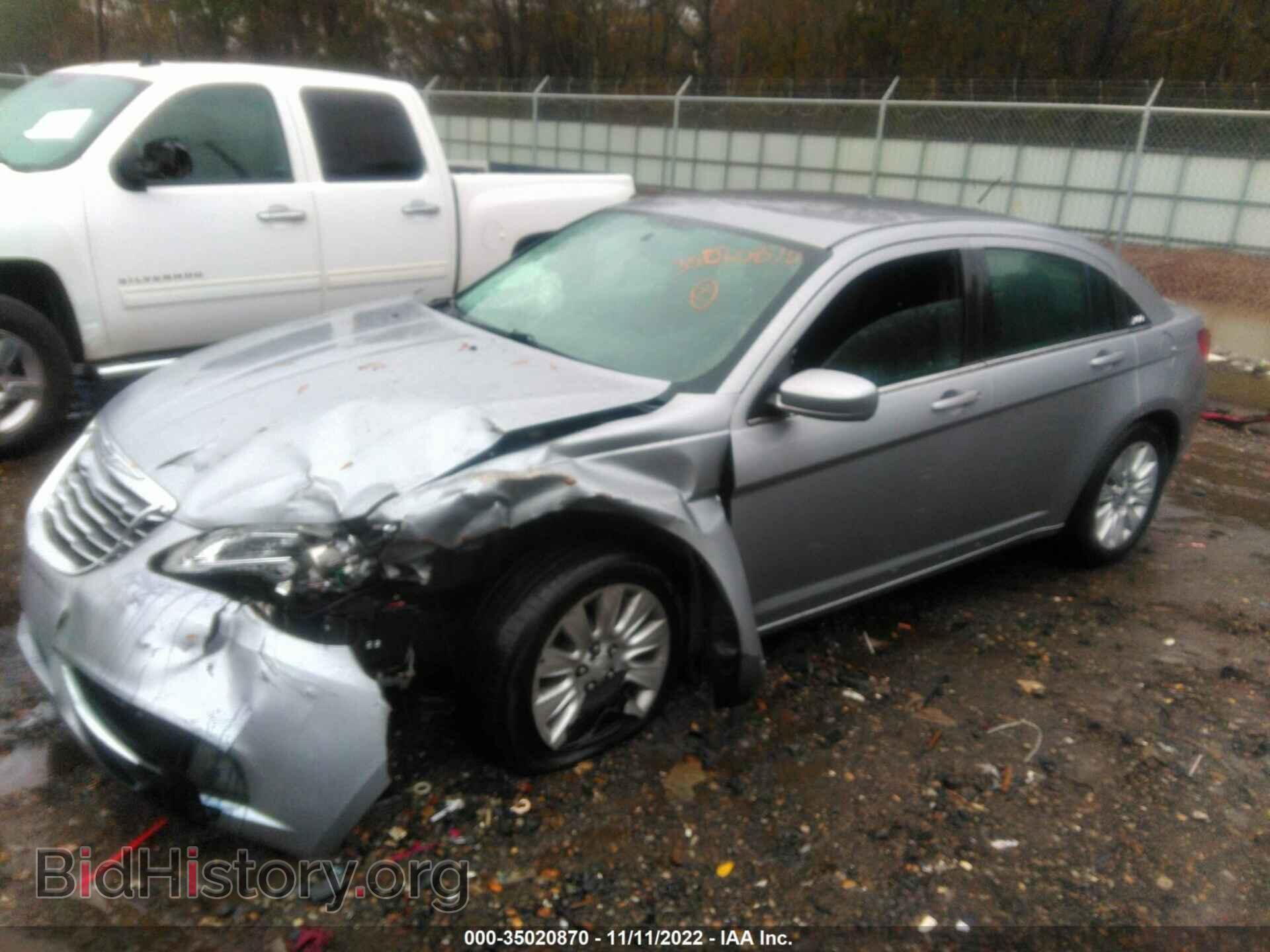 2013 CHRYSLER 200 - VIN: 1C3CCBAB7DN596981 - Фото 2