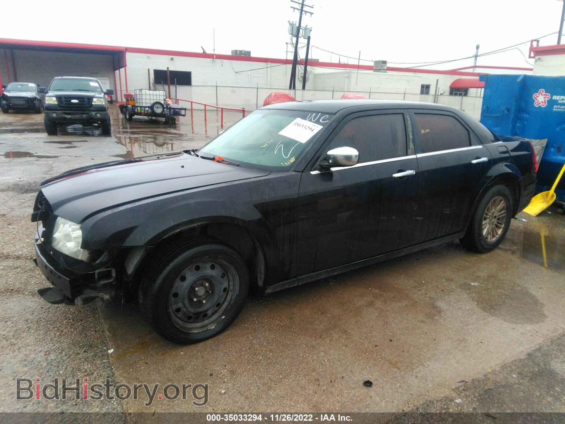 2010 CHRYSLER 300 - VIN: 2C3CA5CV2AH251697 - Фото 2