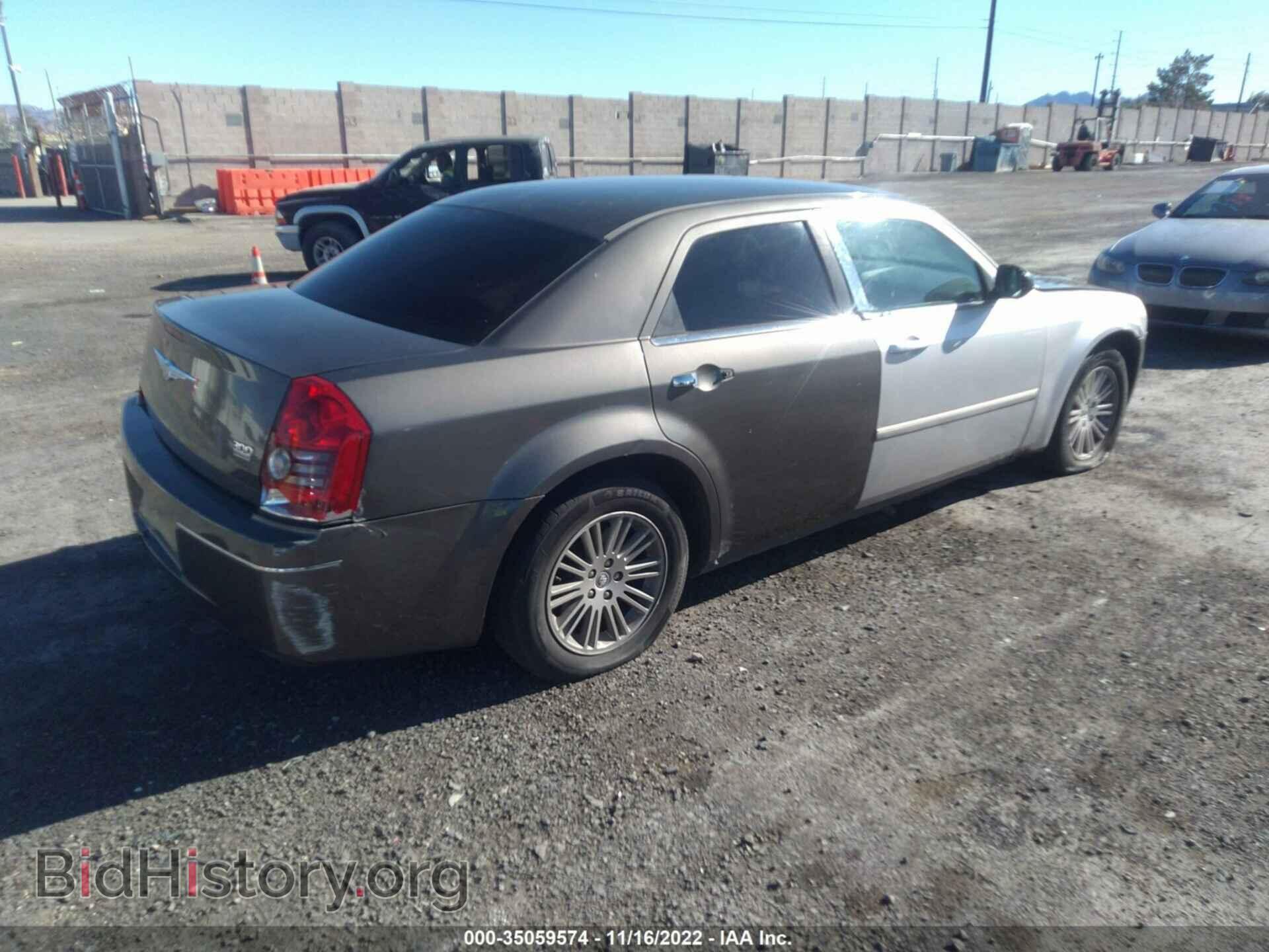 2010 CHRYSLER 300 - VIN: 2C3CA4CDXAH164017 - Фото 4