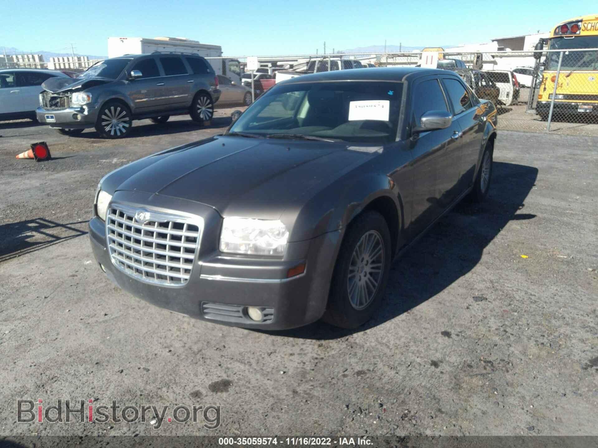 2010 CHRYSLER 300 - VIN: 2C3CA4CDXAH164017 - Фото 6