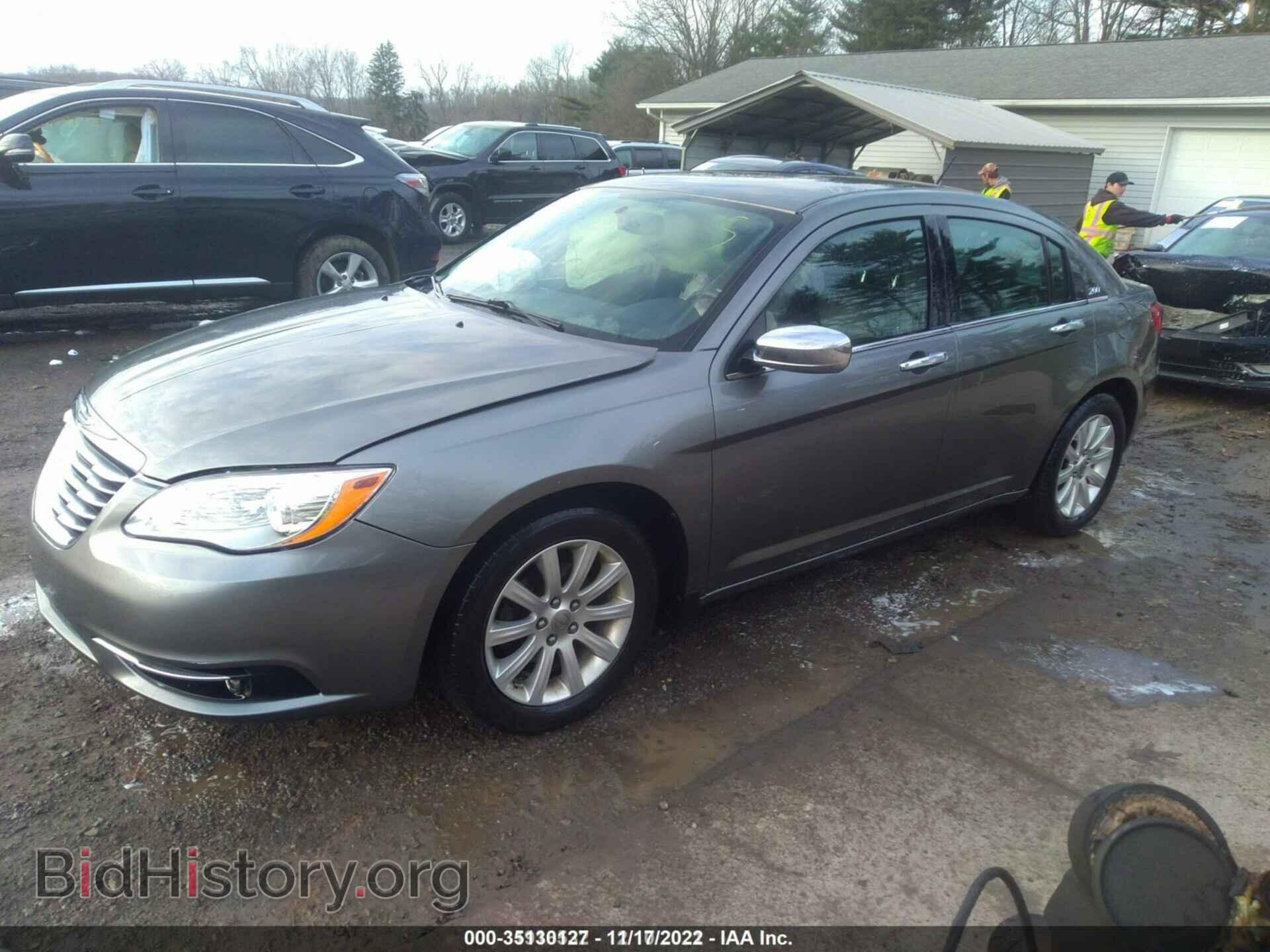 2013 CHRYSLER 200 - VIN: 1C3CCBCG7DN657240 - Фото 2