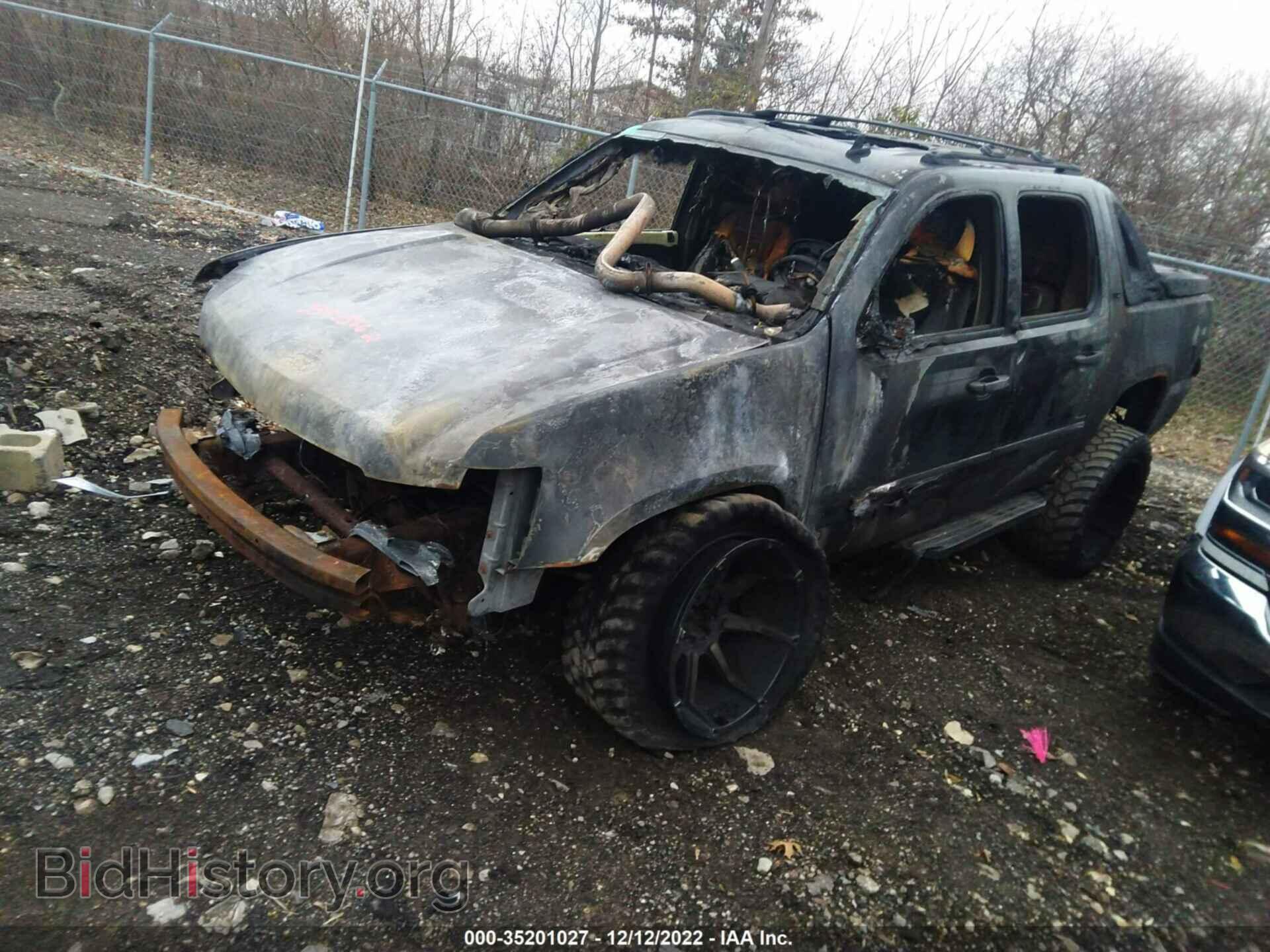 2011 CHEVROLET AVALANCHE - VIN: 3GNTKGE35BG347848 - Фото 2