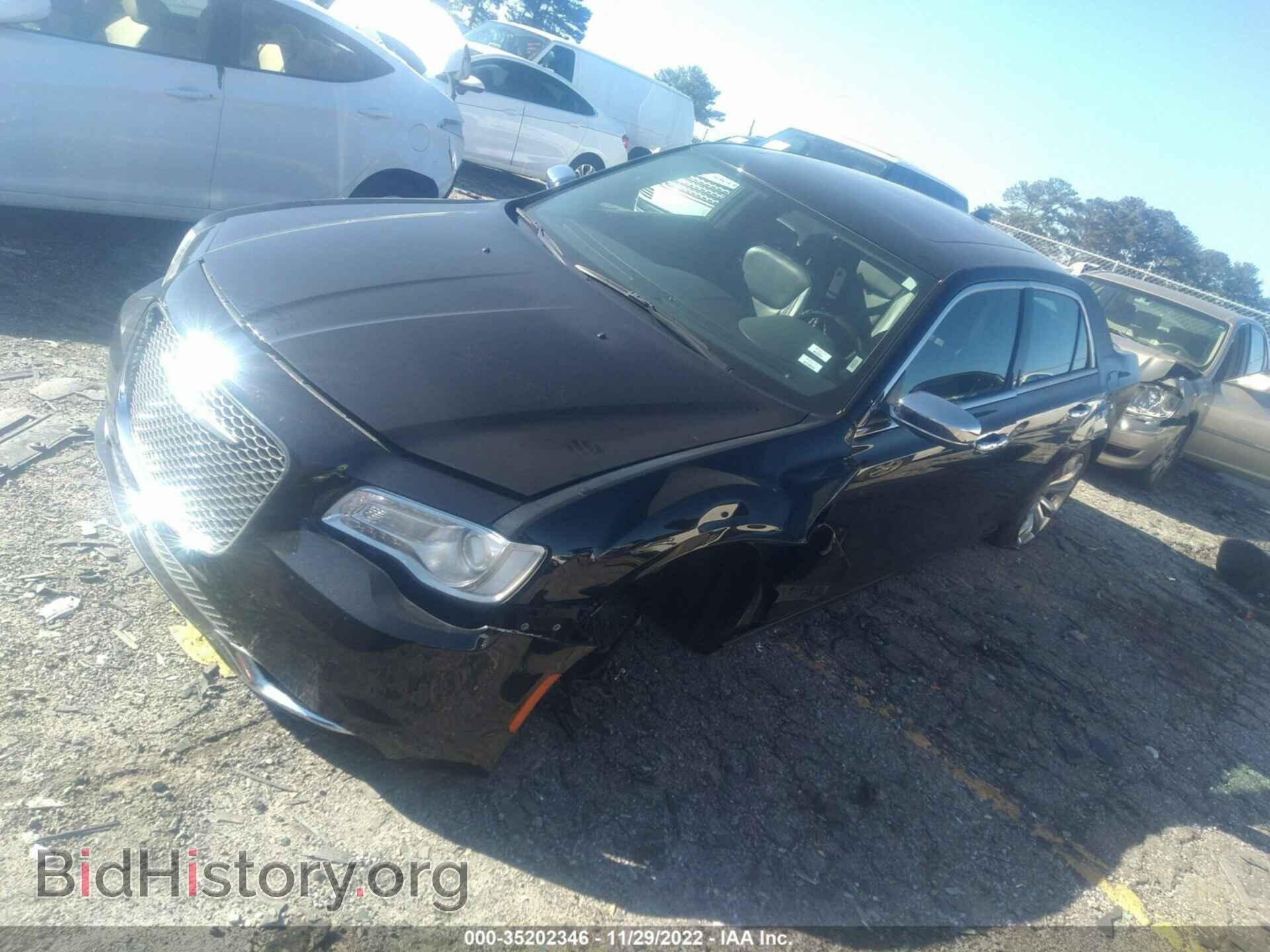 2019 CHRYSLER 300 - VIN: 2C3CCAEG3KH555737 - Фото 2