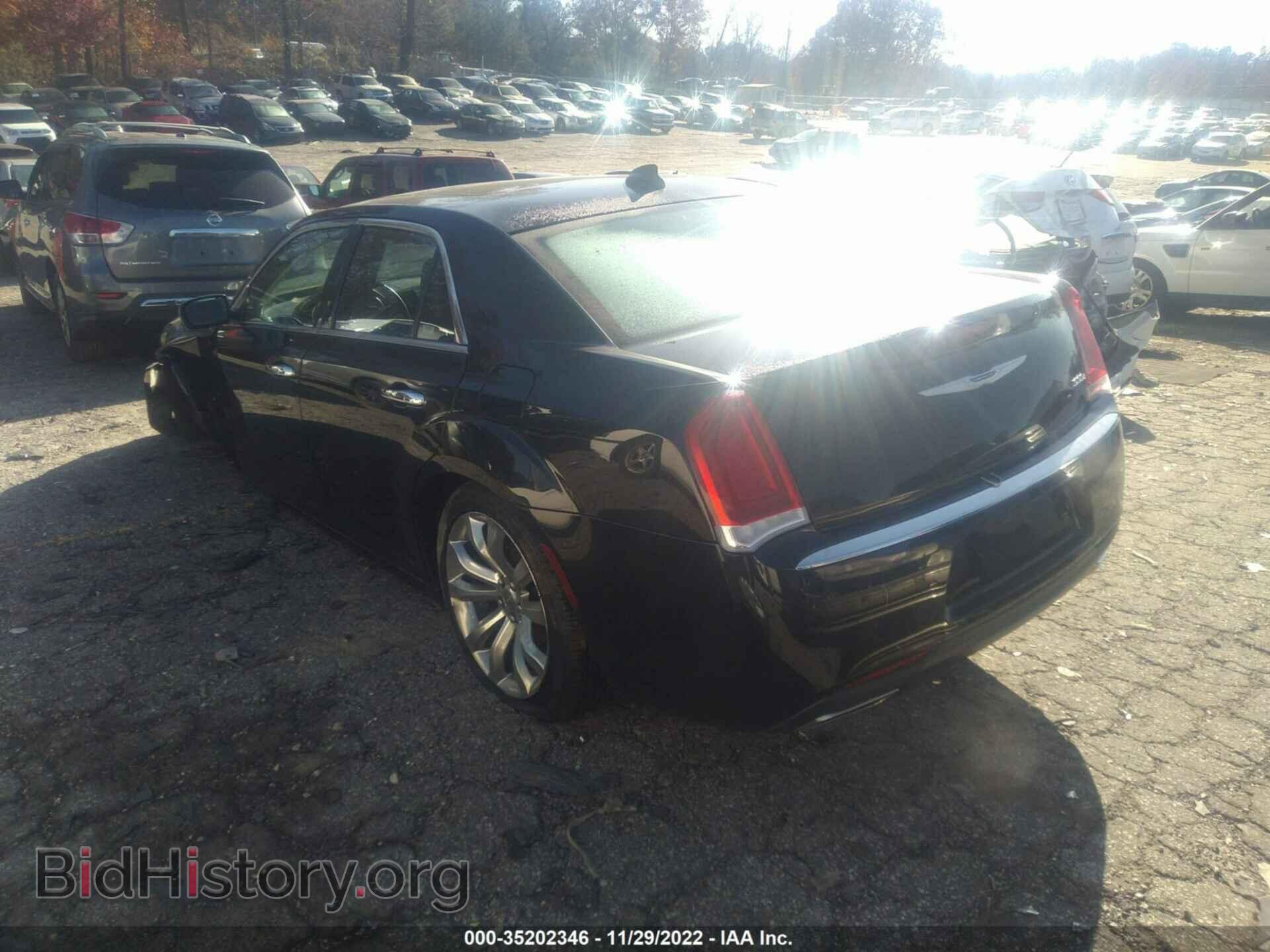 2019 CHRYSLER 300 - VIN: 2C3CCAEG3KH555737 - Фото 3