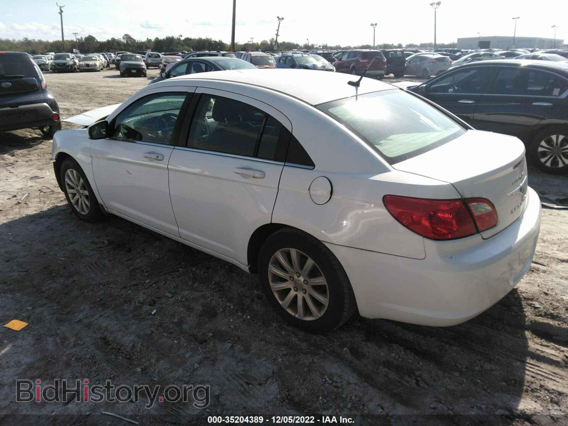 2010 CHRYSLER SEBRING - VIN: 1C3CC5FB7AN133650 - Фото 3