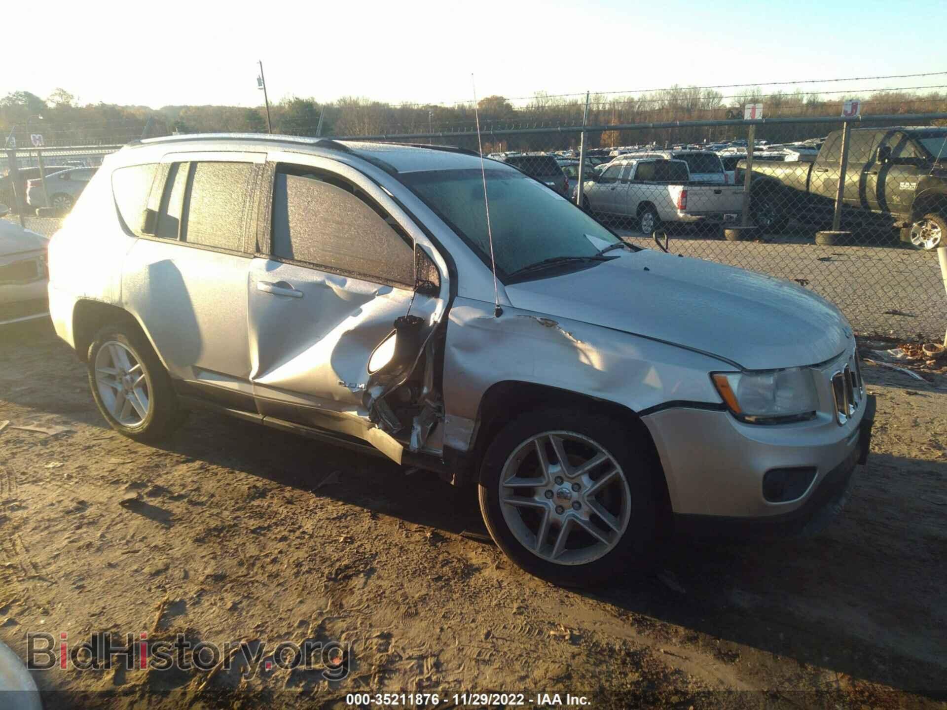 Photo 1J4NF5FB3BD201570 - JEEP COMPASS 2011