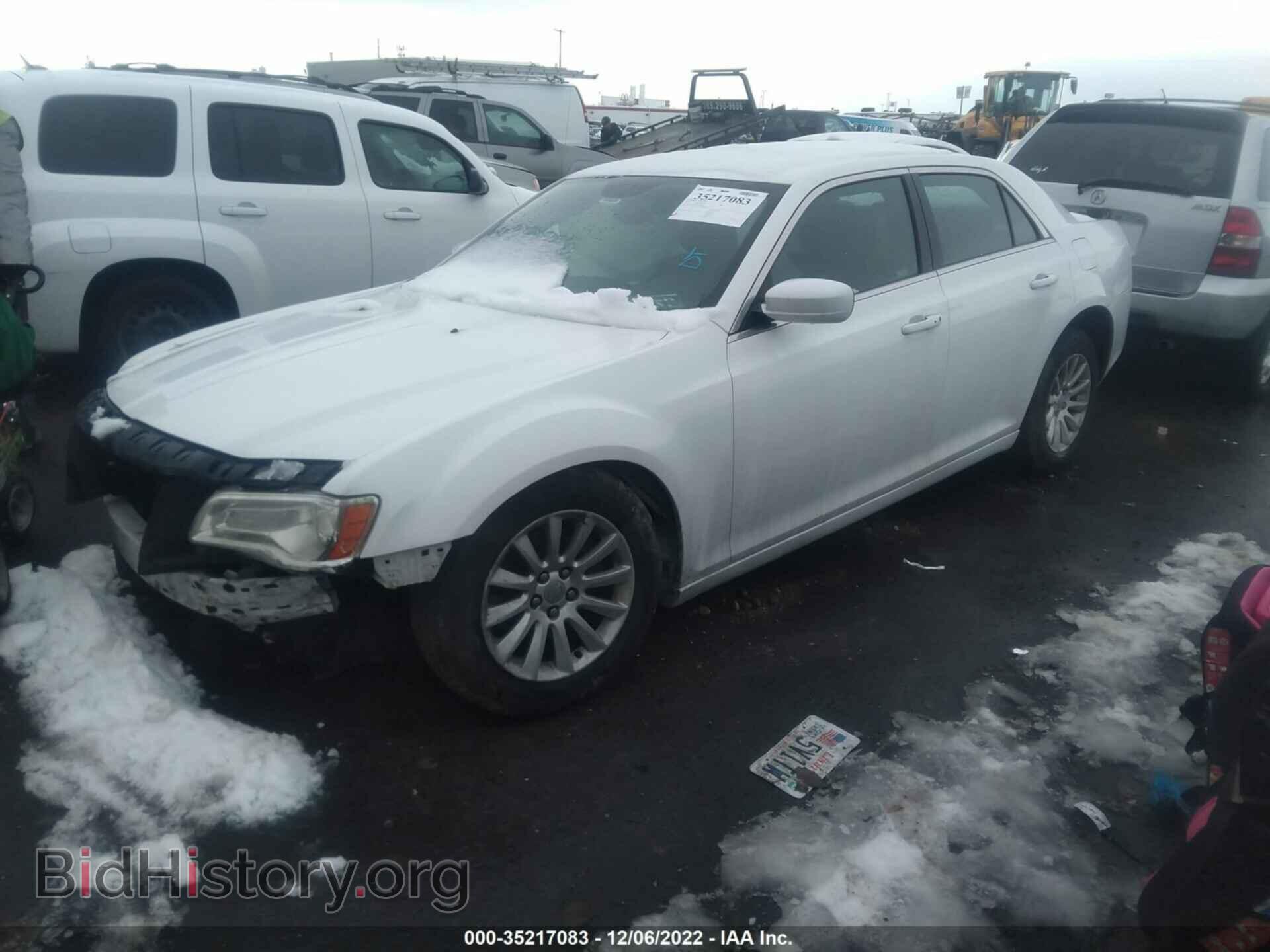 2013 CHRYSLER 300 - VIN: 2C3CCAAG1DH573016 - Фото 2