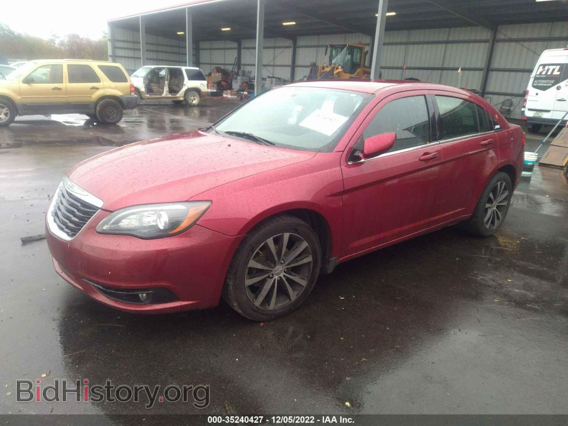 2014 CHRYSLER 200 - VIN: 1C3CCBBG2EN187038 - Фото 2