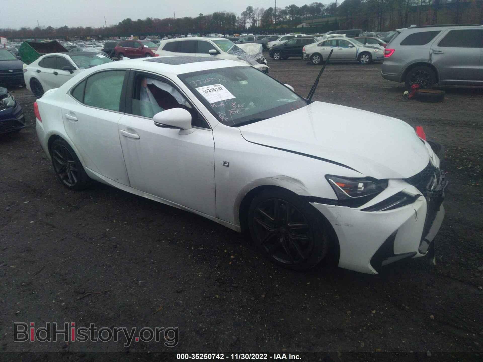 Photo JTHCE1D29H5014329 - LEXUS IS 2017