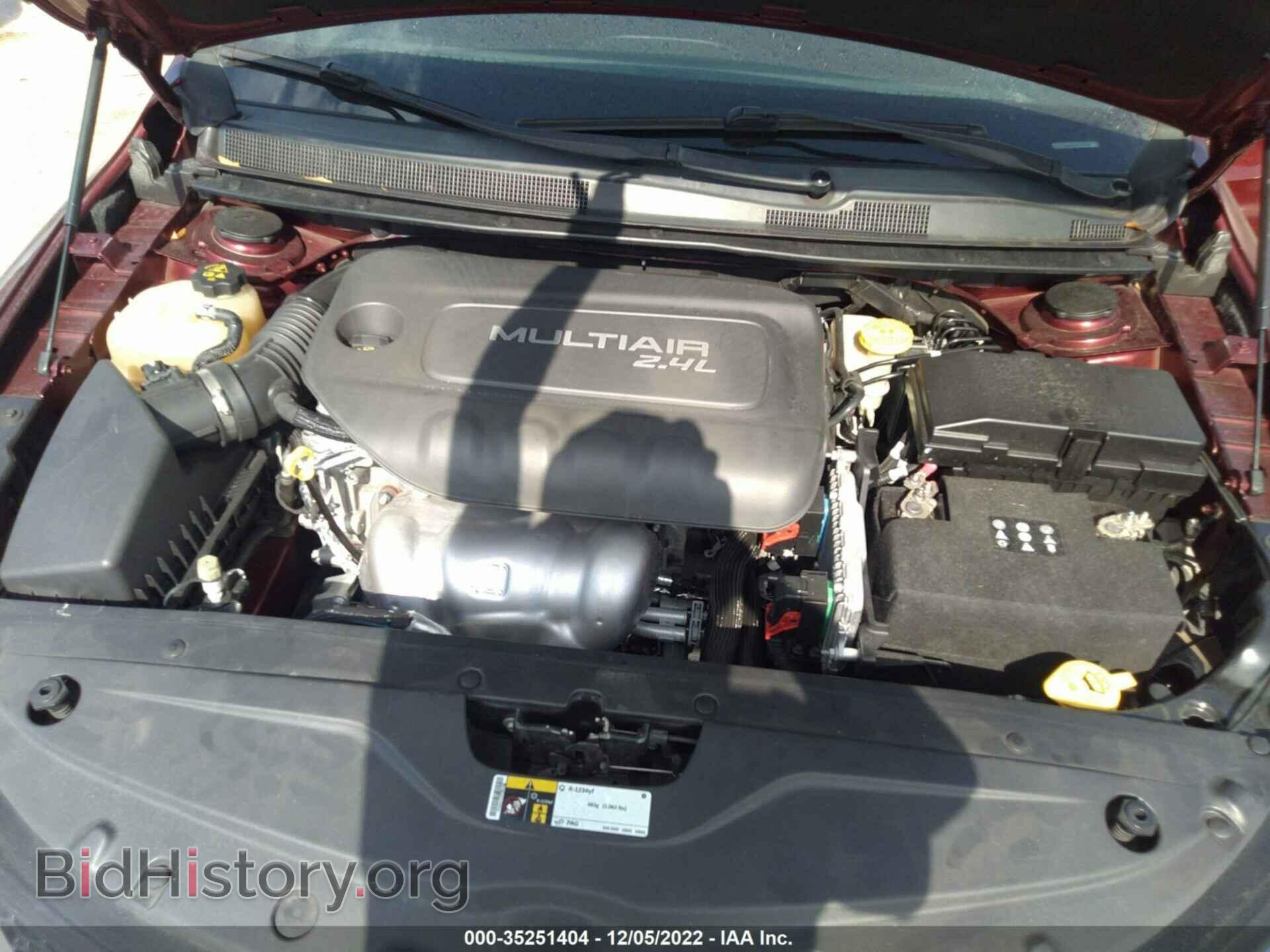2016 CHRYSLER 200 - VIN: 1C3CCCAB3GN107809 - Фото 10