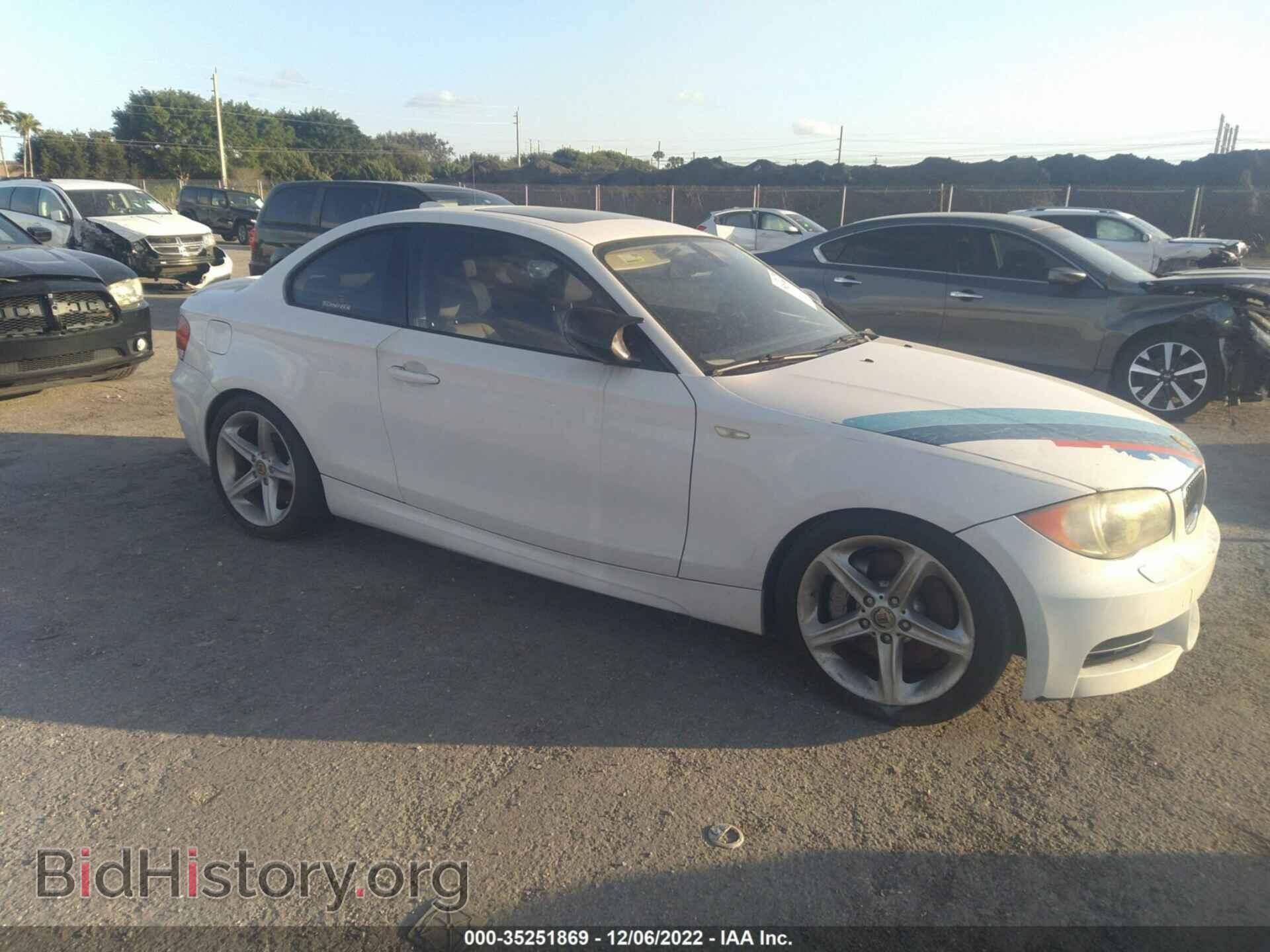 Фотография WBAUC9C55BVM09196 - BMW 1 SERIES 2011